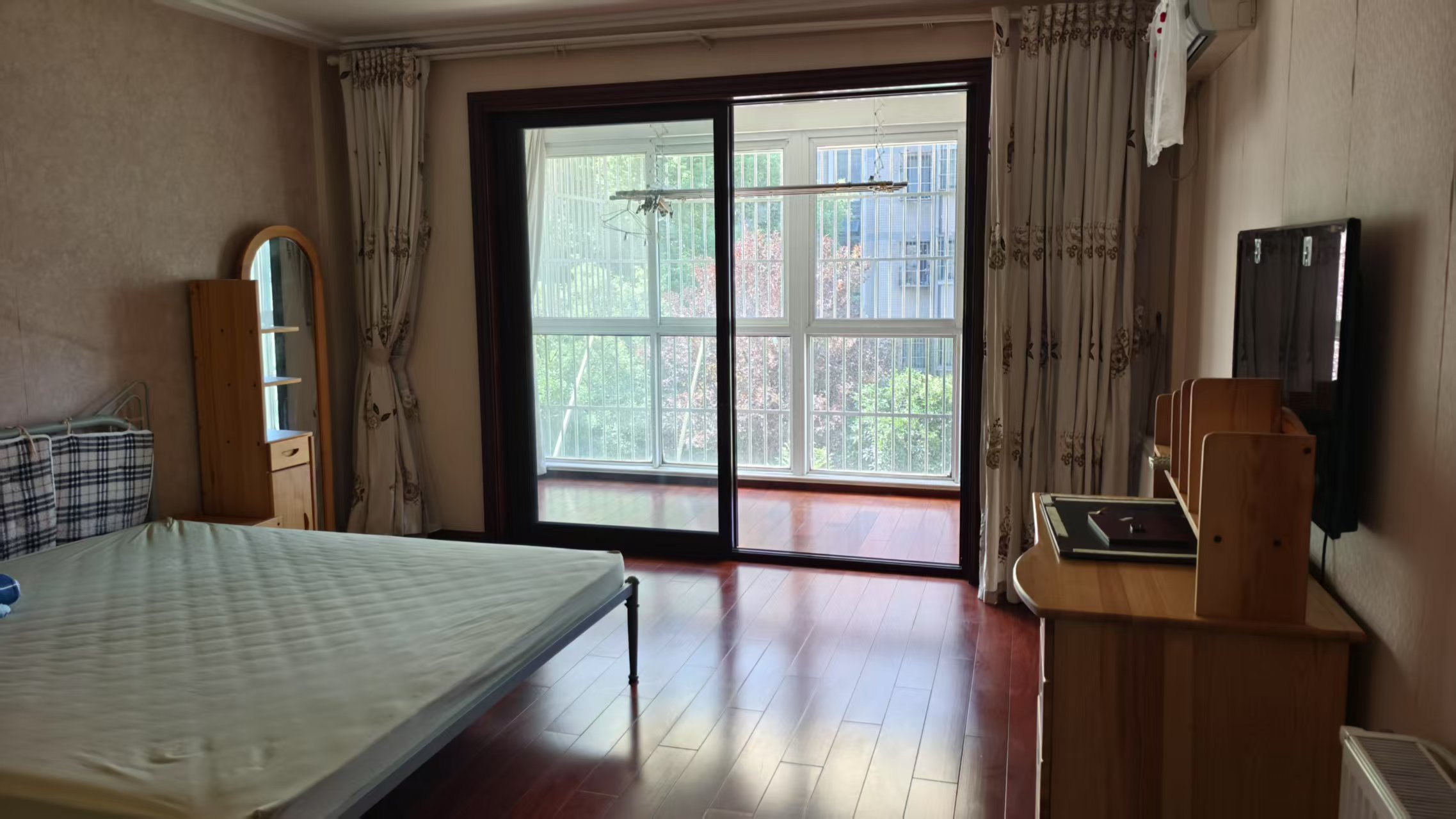 天虹花园 3室3厅2卫 258.73m&sup2;