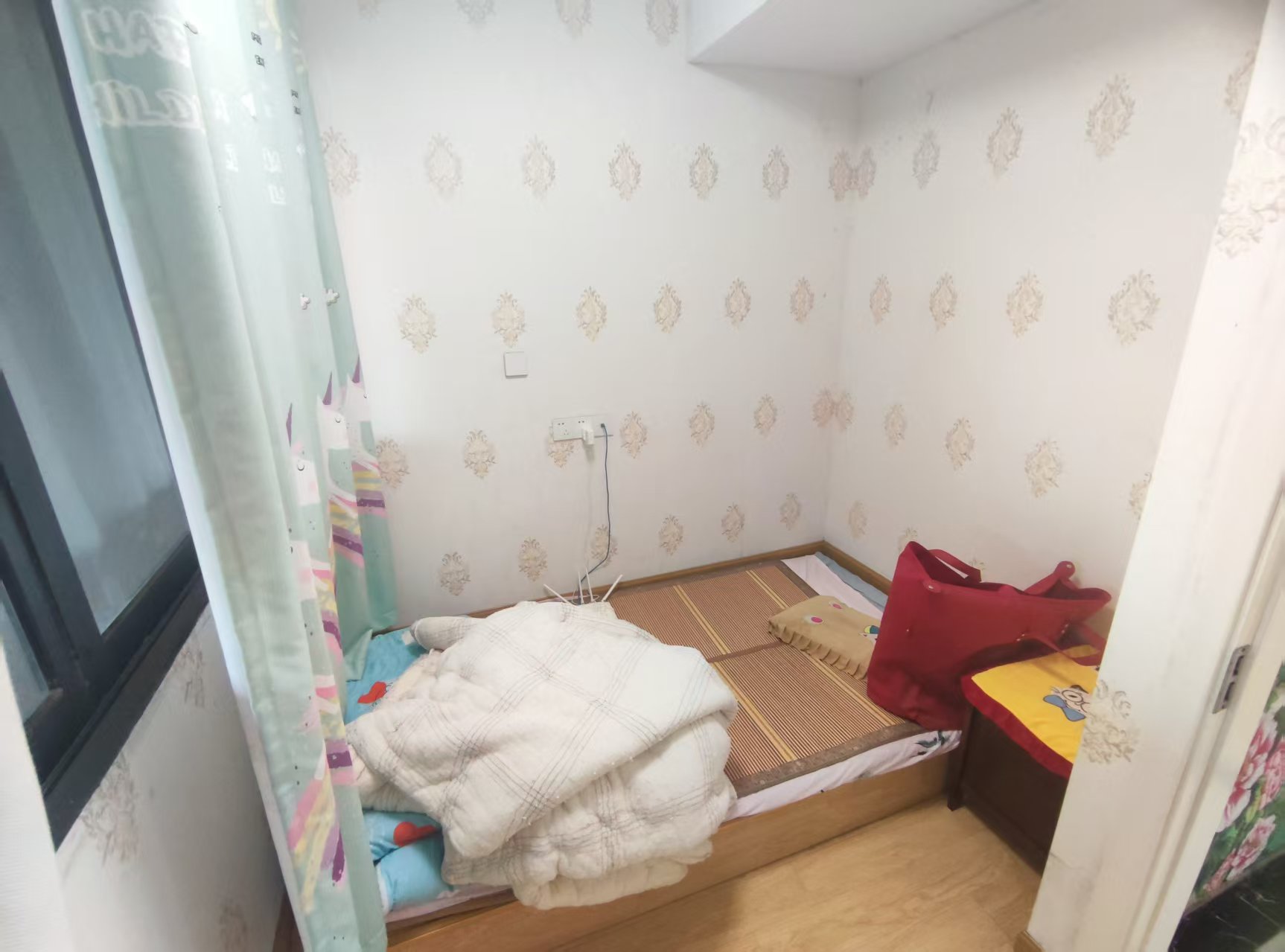 中港翡翠城 3室2厅1卫 90m&sup2;