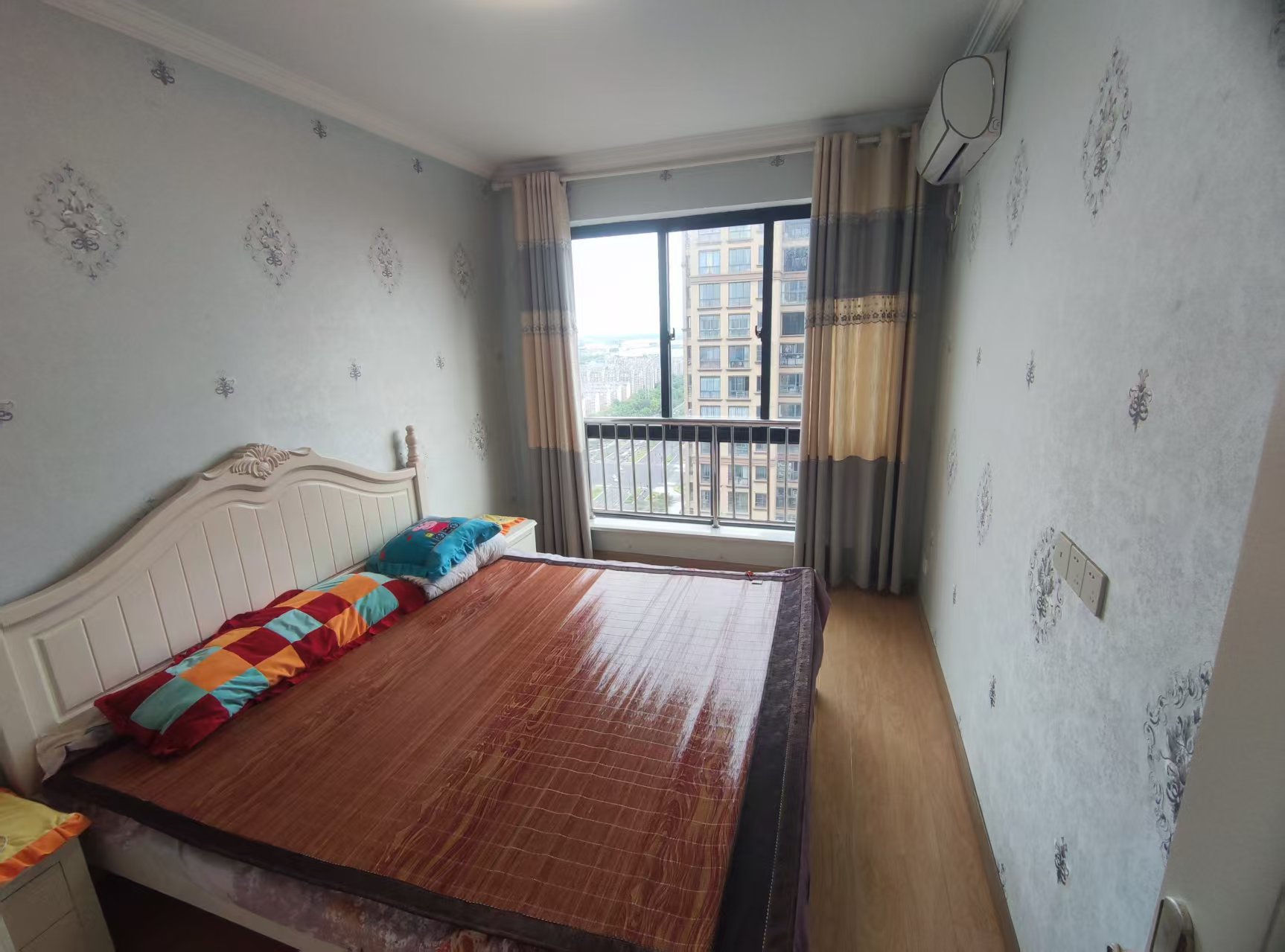中港翡翠城 3室2厅1卫 90m&sup2;