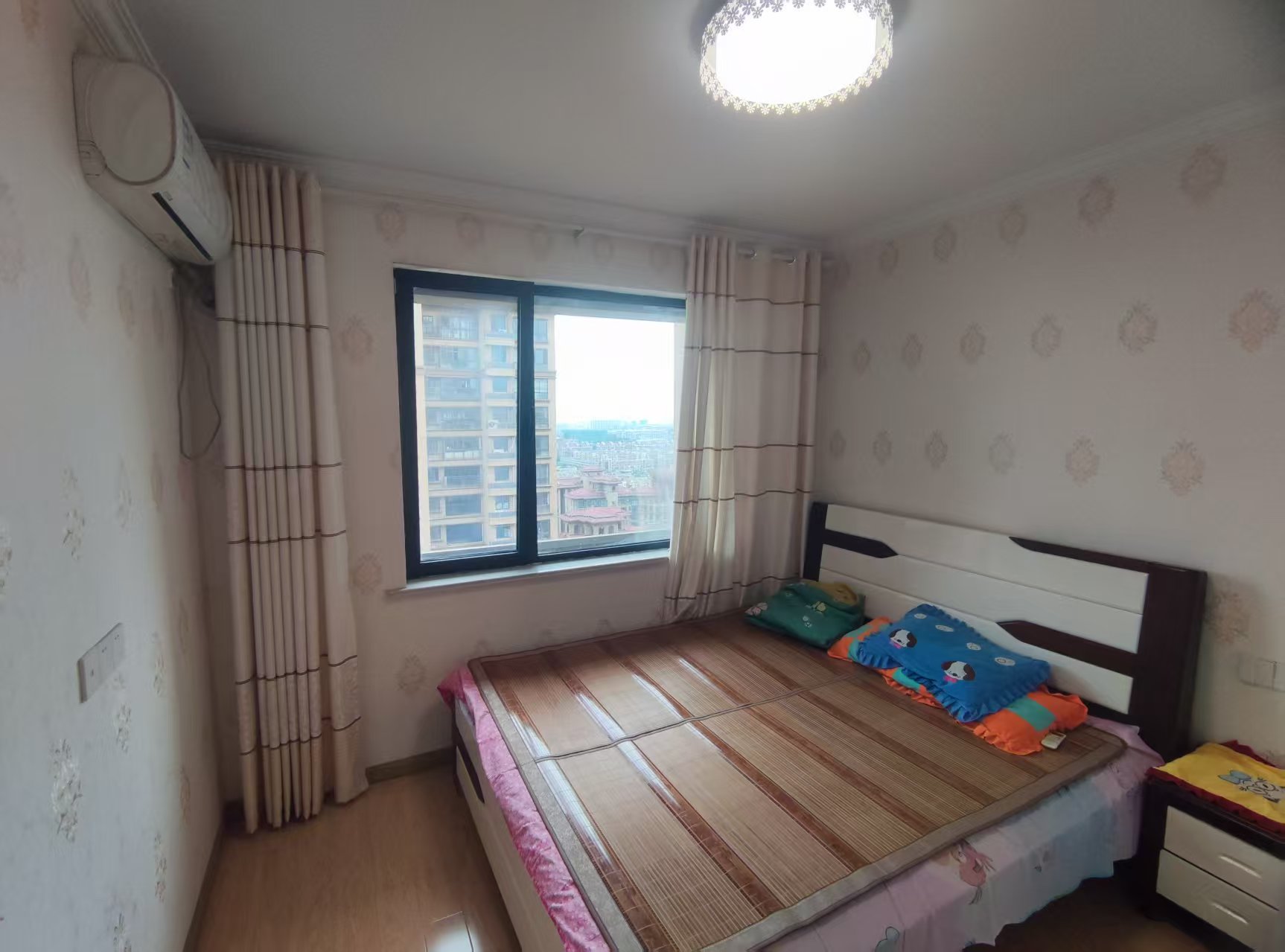 中港翡翠城 3室2厅1卫 90m&sup2;