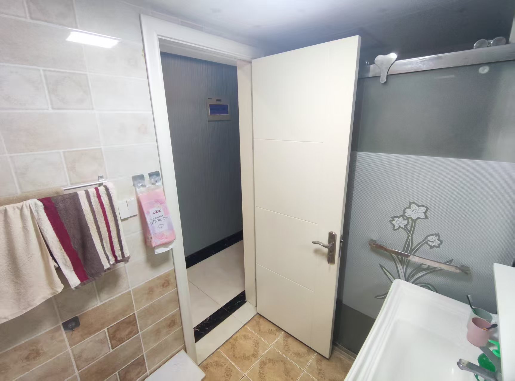 中港翡翠城 3室2厅1卫 90m&sup2;
