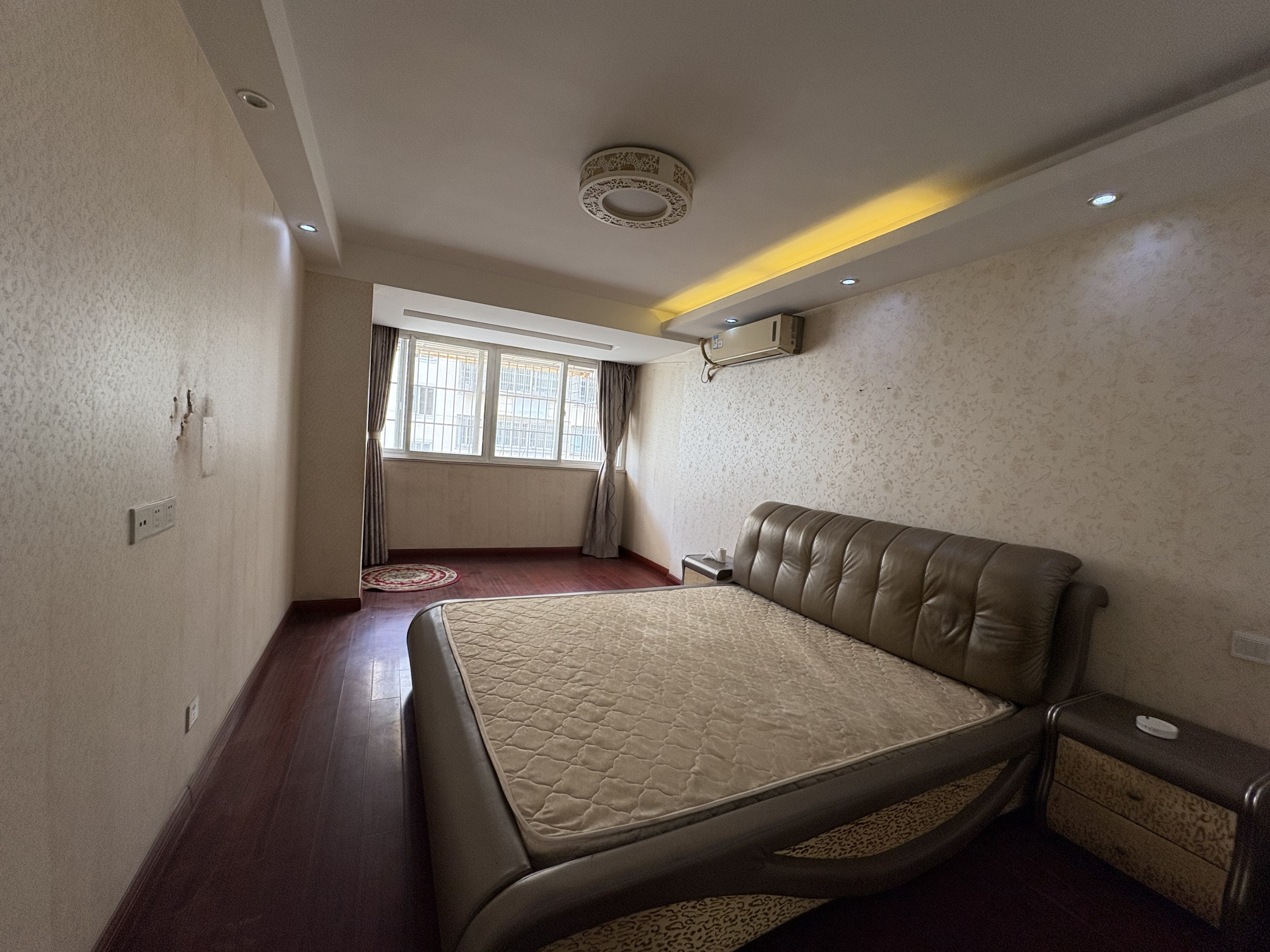 世纪新城 3室2厅1卫 128m&sup2;