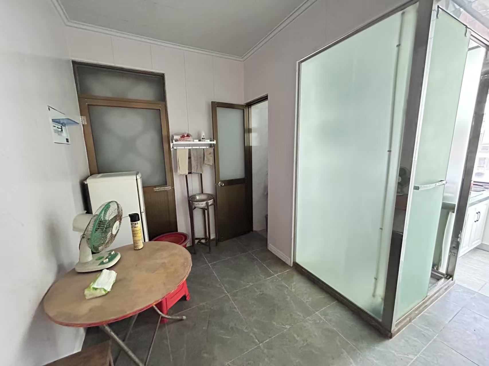 纺织新村 2室1厅1卫 70m²