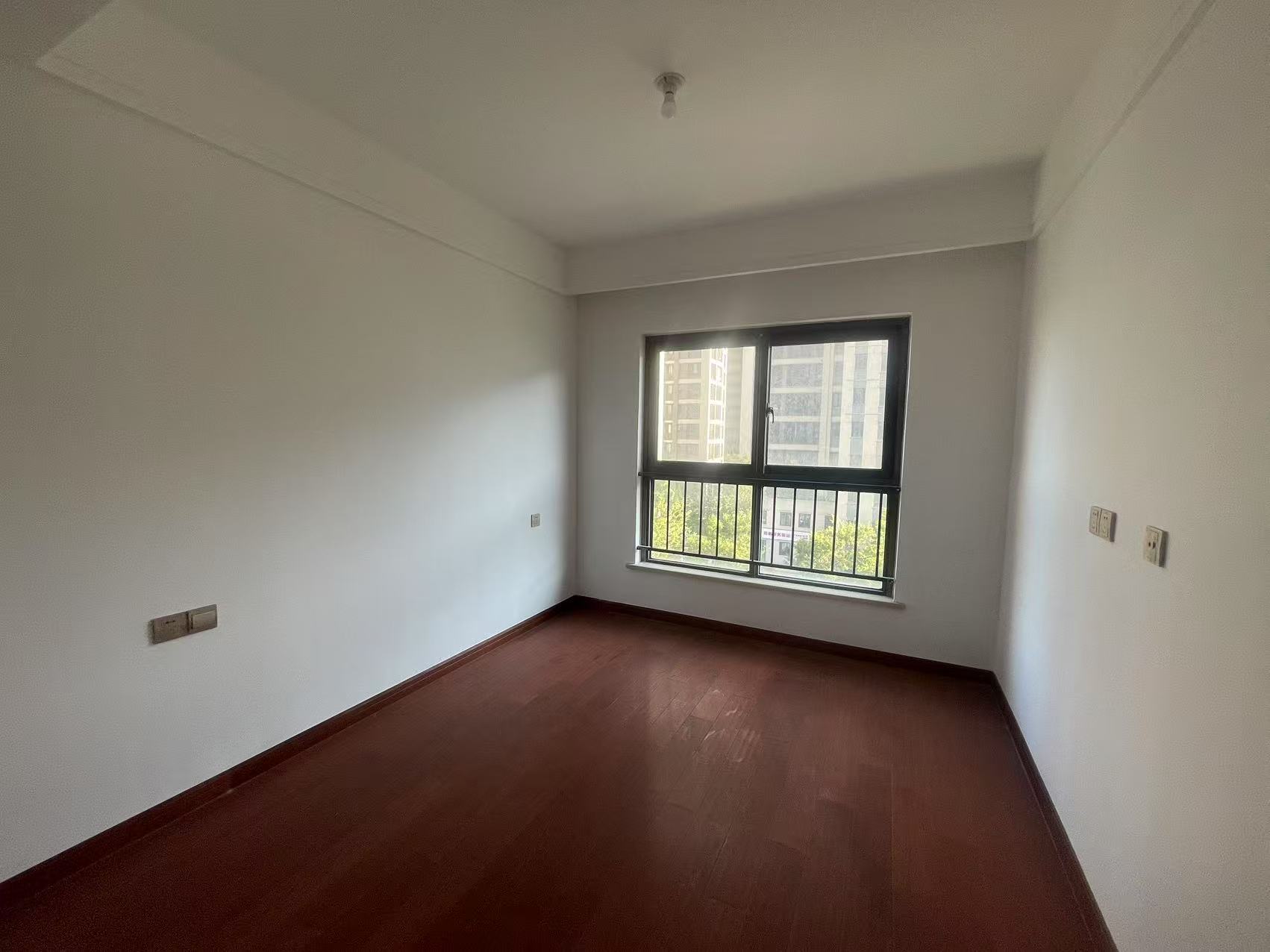 林肯公园 3室2厅1卫 92m&sup2;