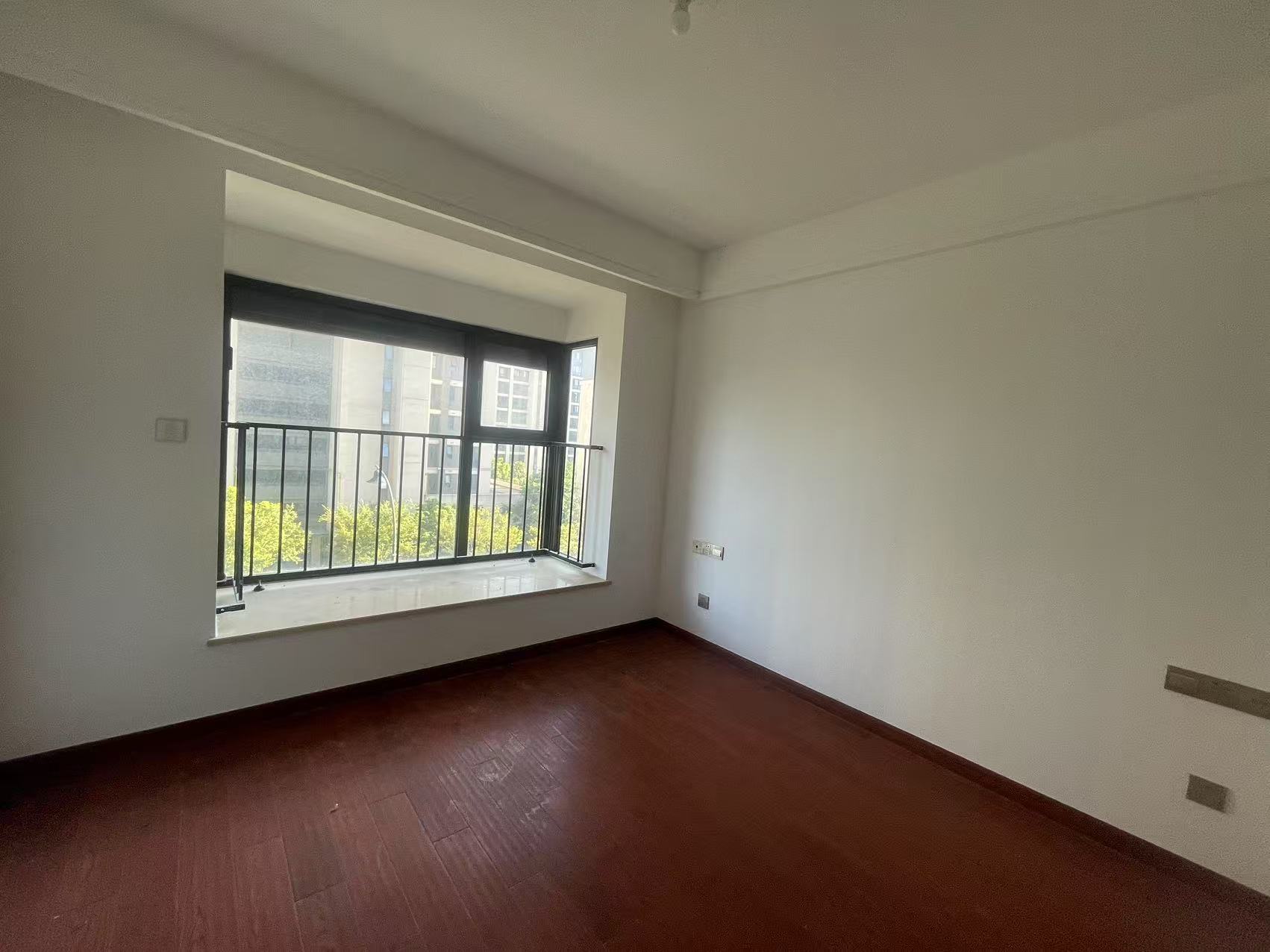 林肯公园 3室2厅1卫 92m&sup2;