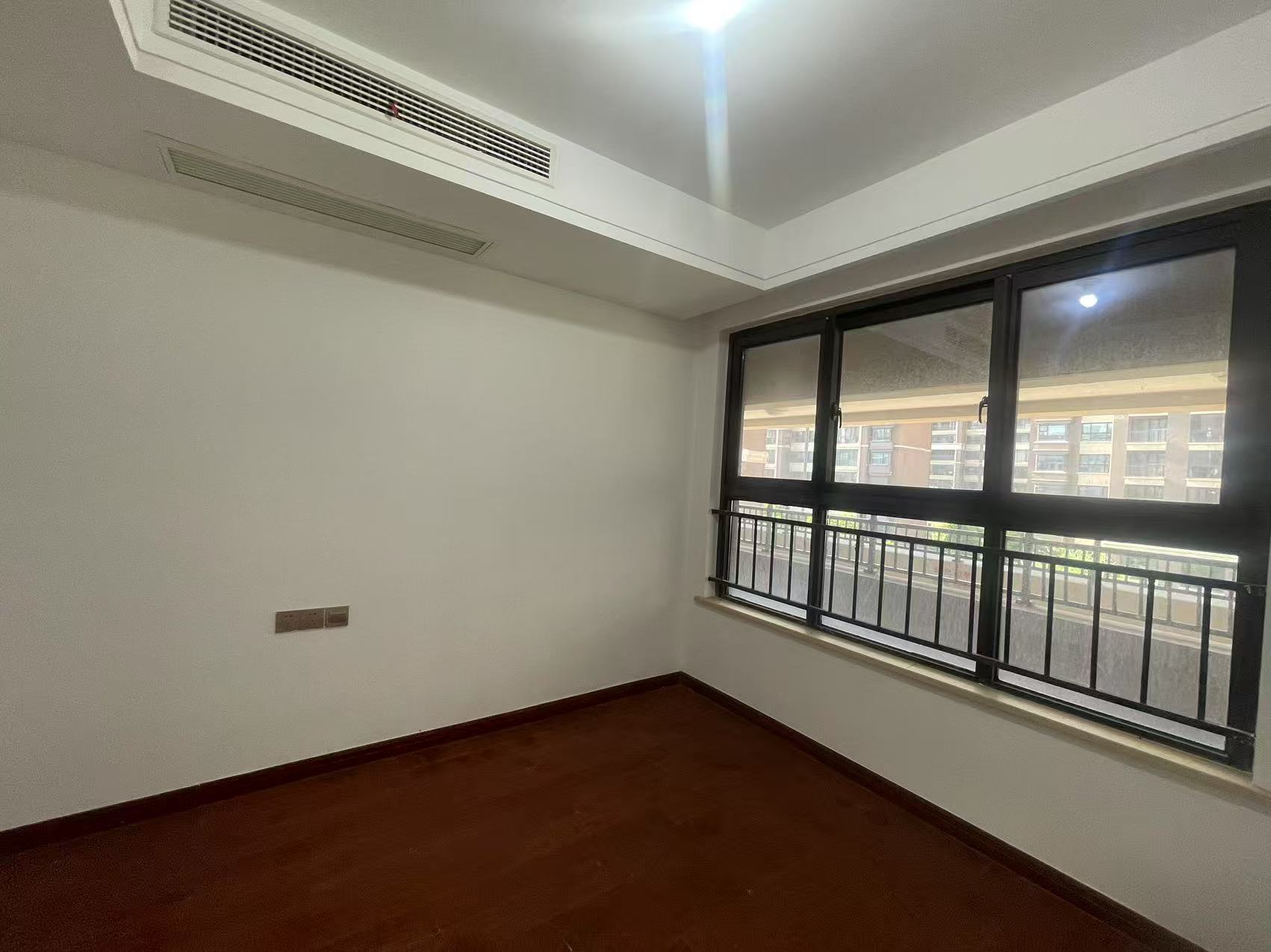 林肯公园 3室2厅1卫 92m&sup2;