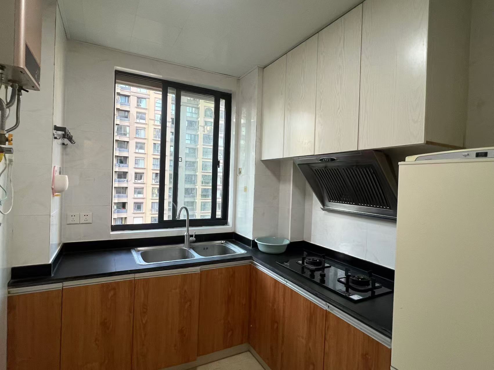 中港翡翠城 3室2厅1卫 89m&sup2;