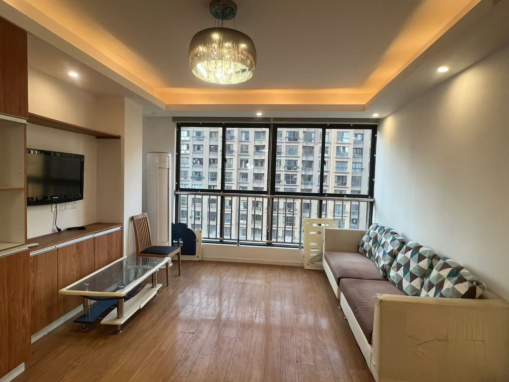 中港翡翠城 3室2厅1卫 89m&sup2;