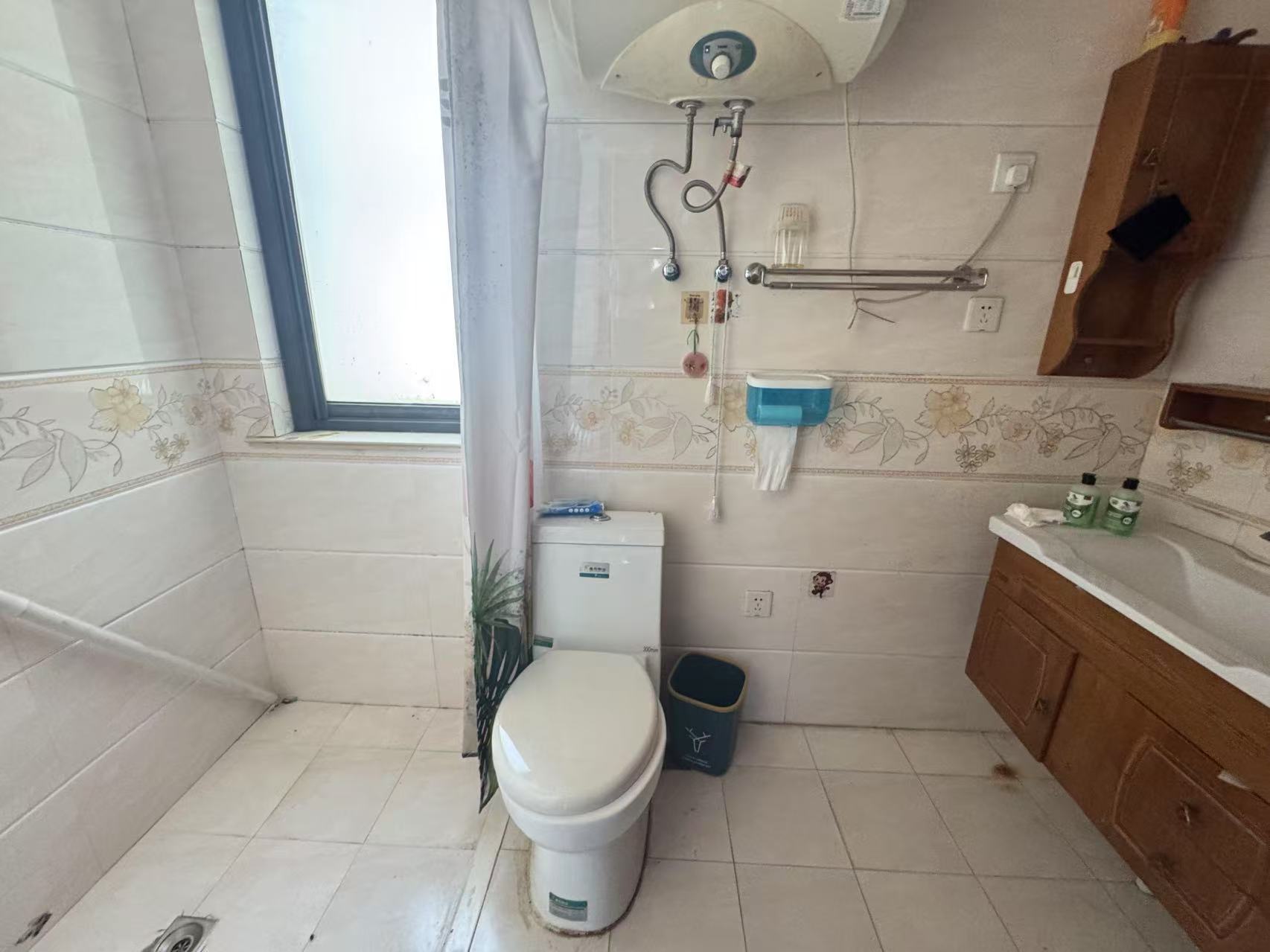 高迪晶城 3室2厅2卫 146.00m&sup2;