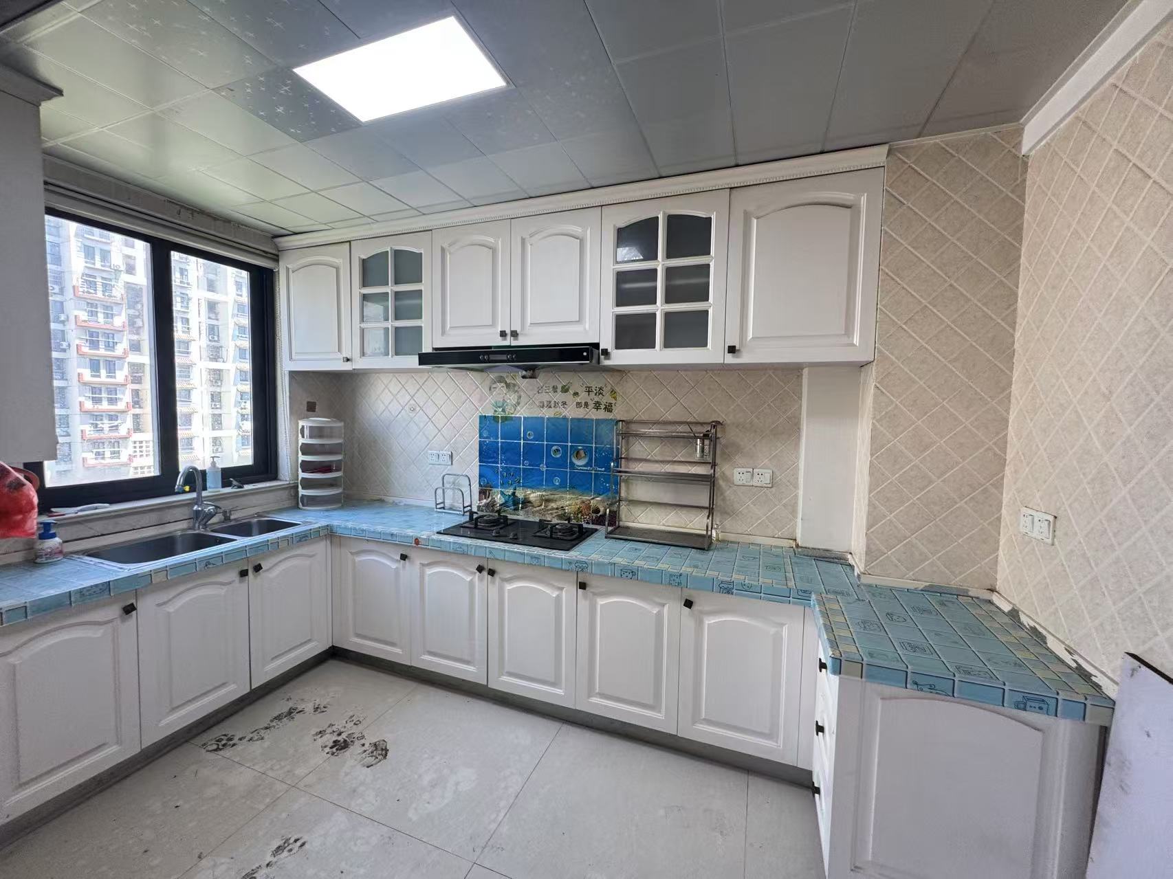 高迪晶城 3室2厅2卫 146.00m&sup2;