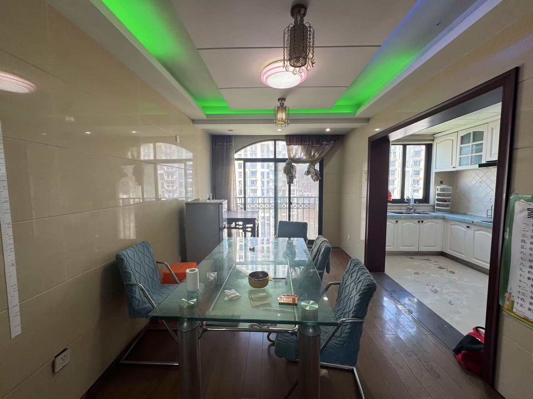 高迪晶城 3室2厅2卫 146.00m&sup2;