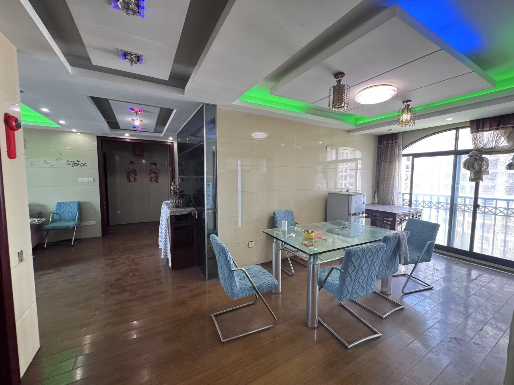 高迪晶城 3室2厅2卫 146.00m&sup2;