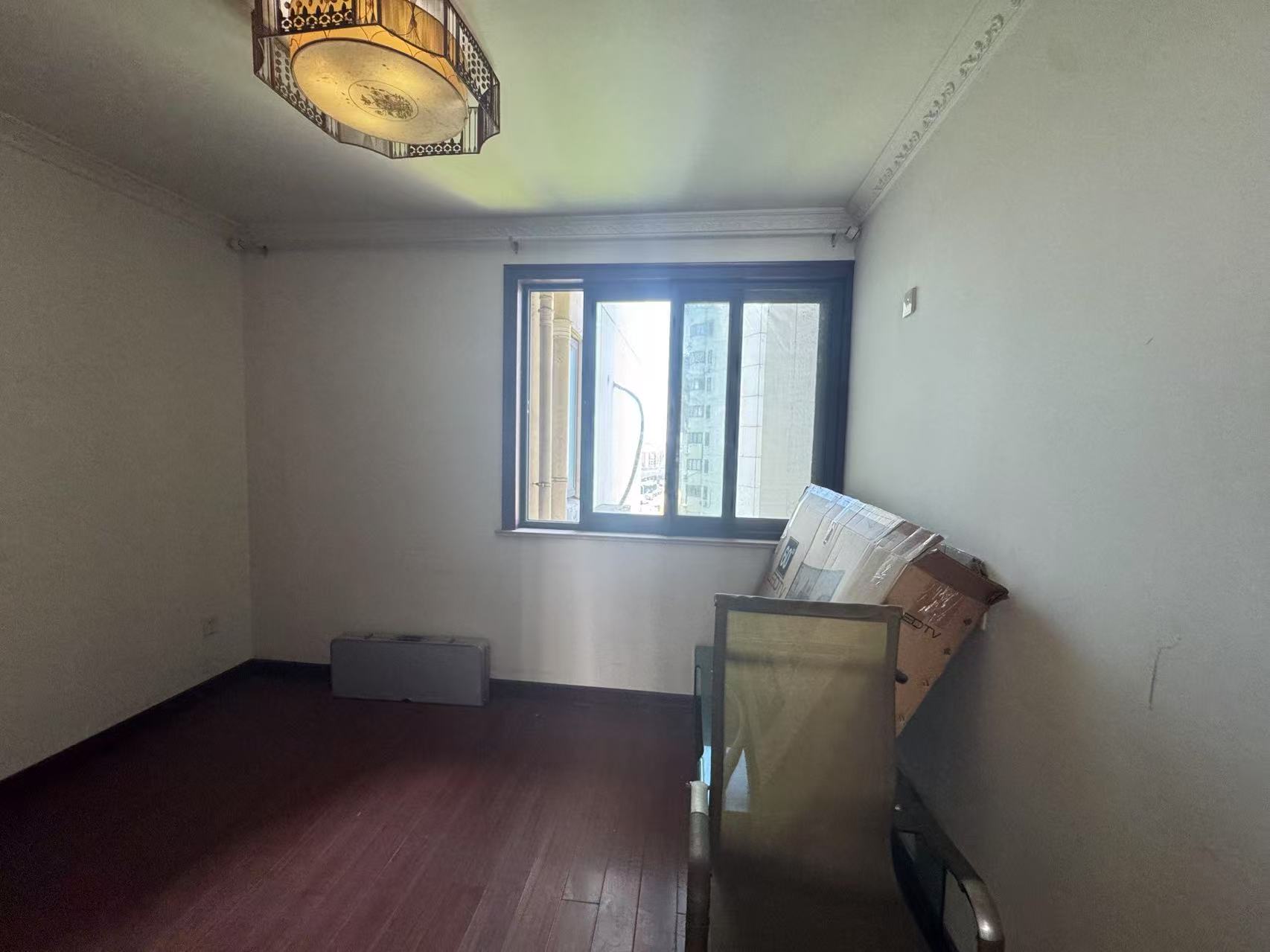 高迪晶城 3室2厅2卫 146.00m&sup2;
