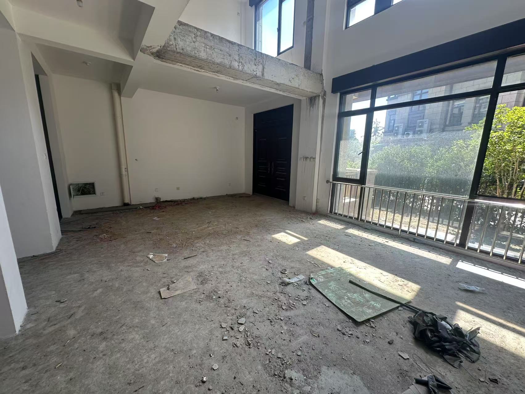 万濠山庄 4室3厅4卫 327.66m²