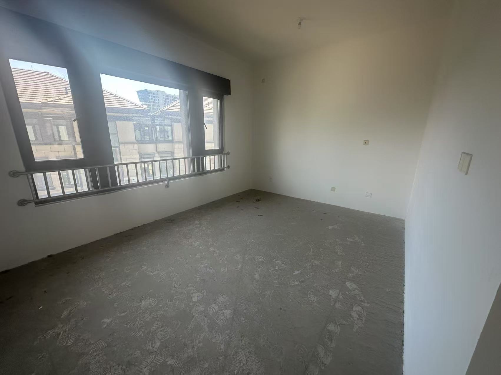 万濠山庄 4室3厅4卫 327.66m&sup2;