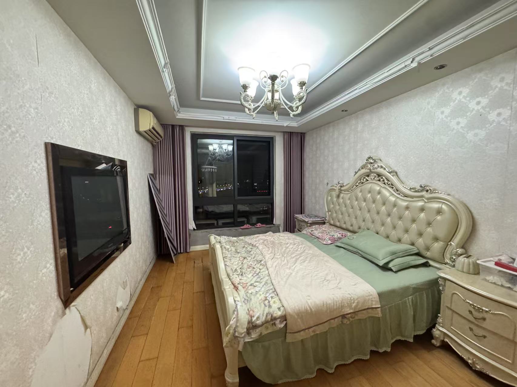 高迪晶城 4室2厅2卫 162.60m&sup2;