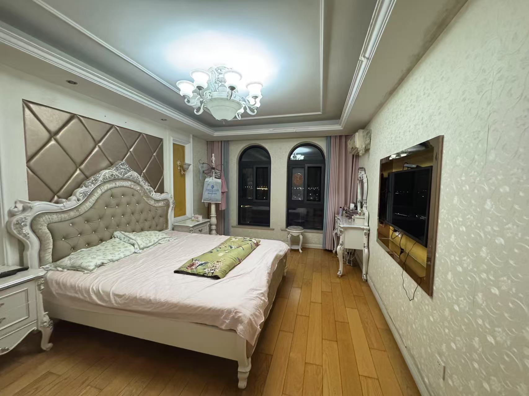 高迪晶城 4室2厅2卫 162.60m&sup2;