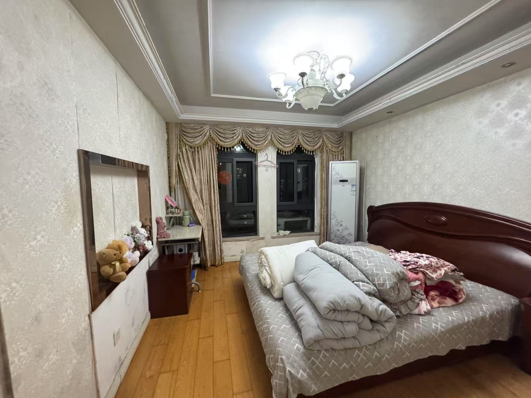 高迪晶城 4室2厅2卫 162.60m&sup2;