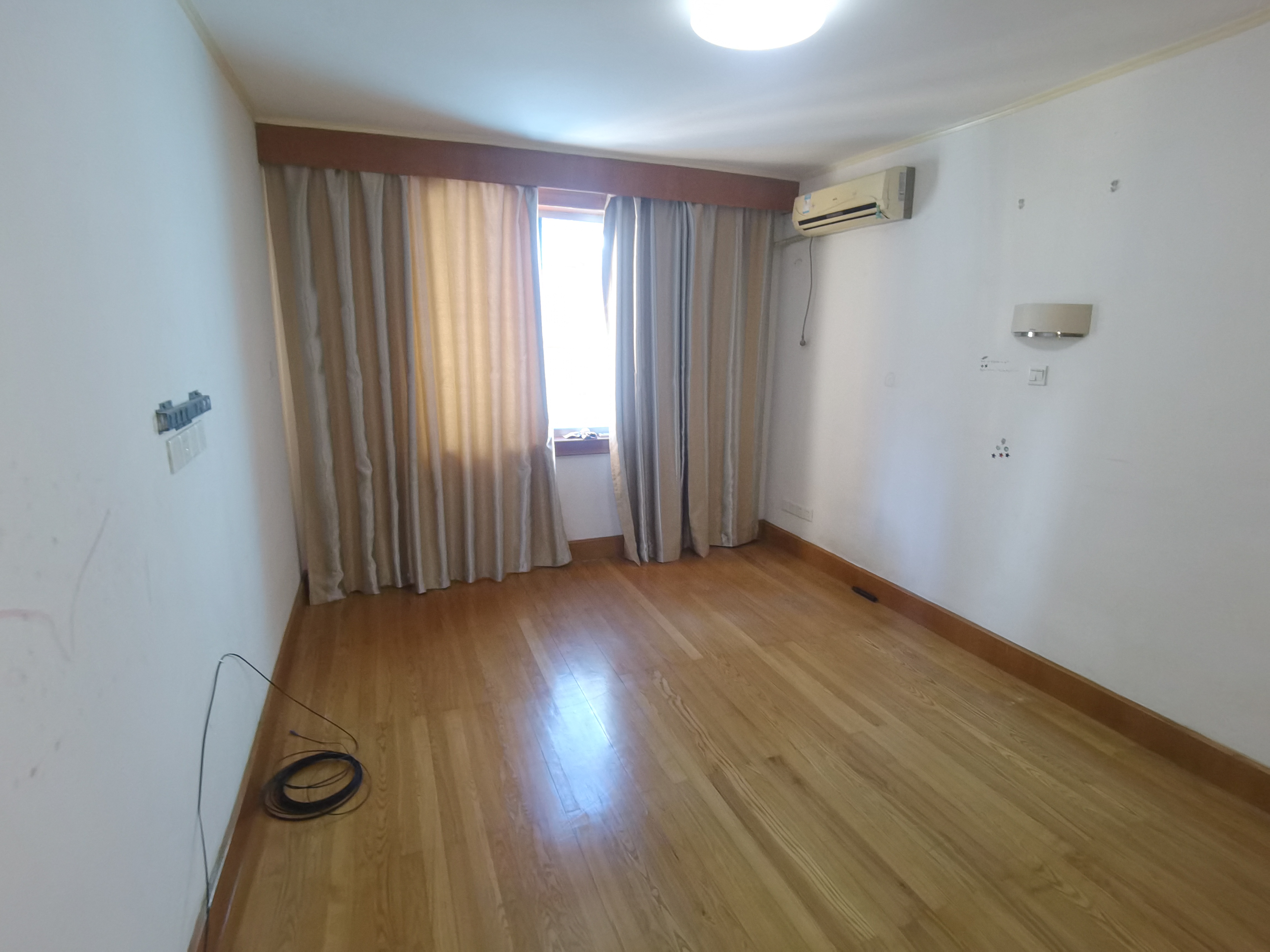 跃龙路93号 3室1厅1卫 87m&sup2;