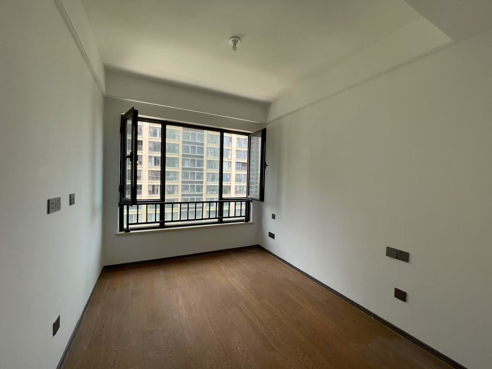 春风南岸东园 4室2厅2卫 138m&sup2;