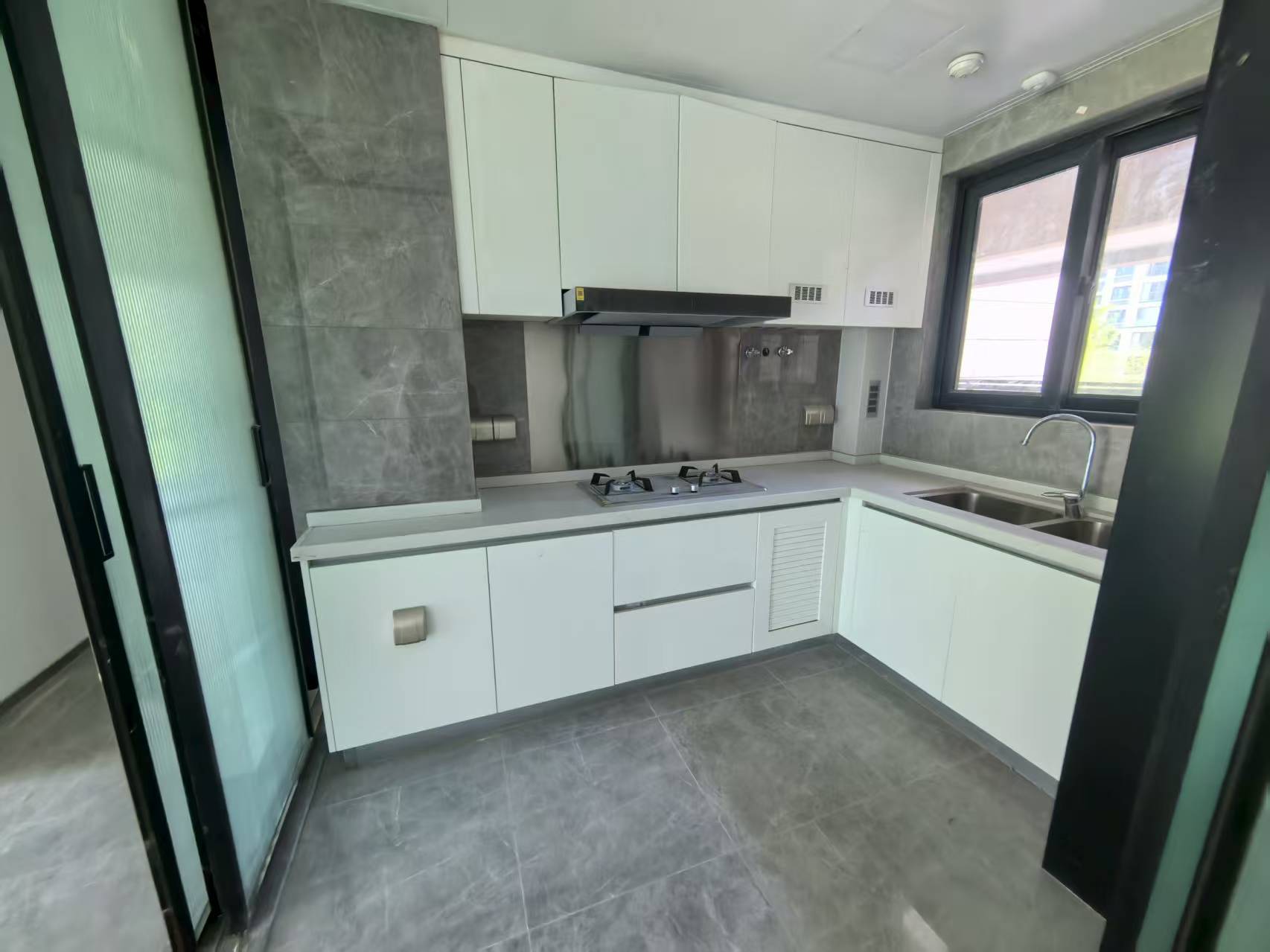 华禧铭苑 3室2厅1卫 102m&sup2;