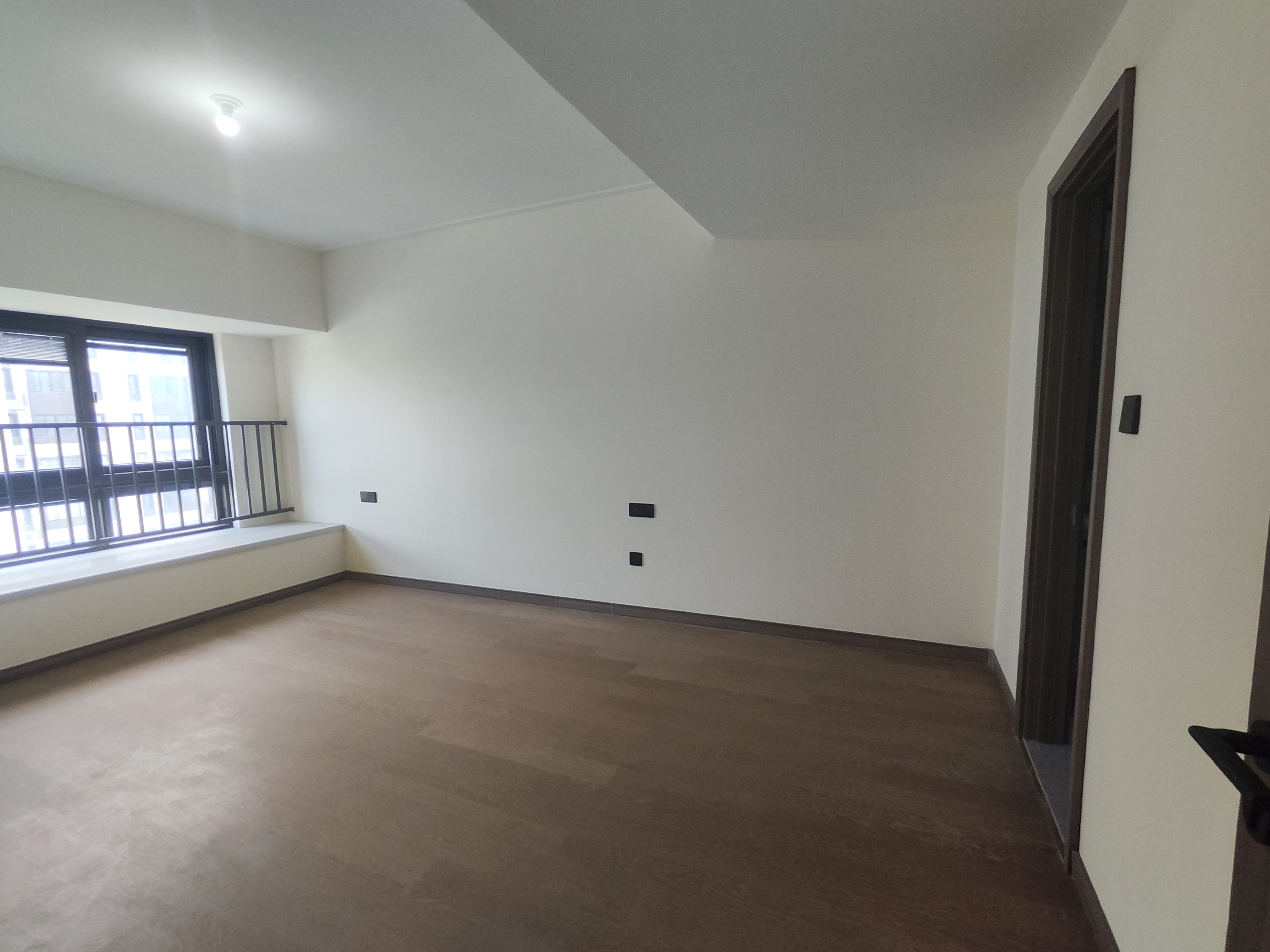 湖山源著 3室2厅2卫 114.8m&sup2;