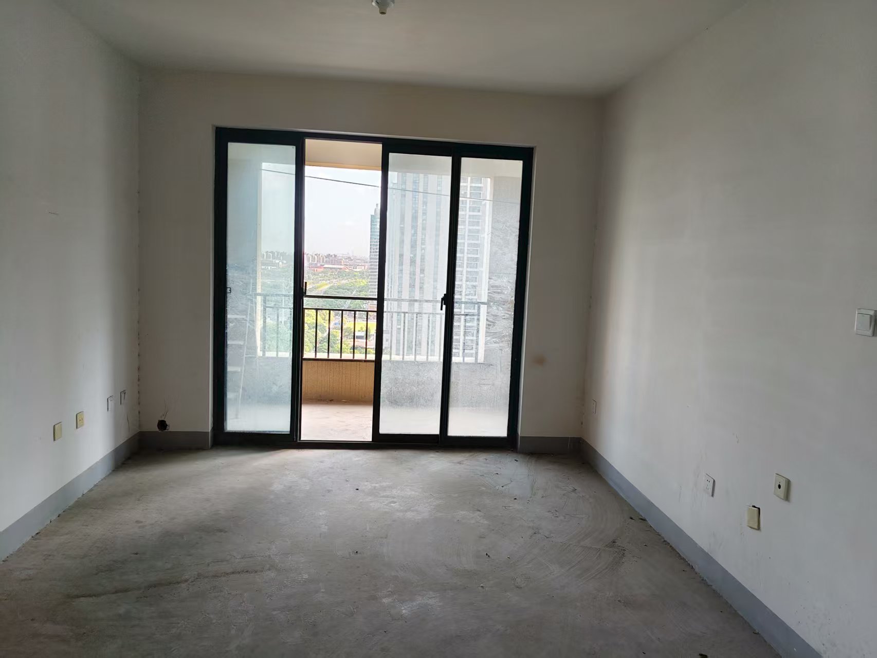翠园 3室2厅1卫 93.00m&sup2;