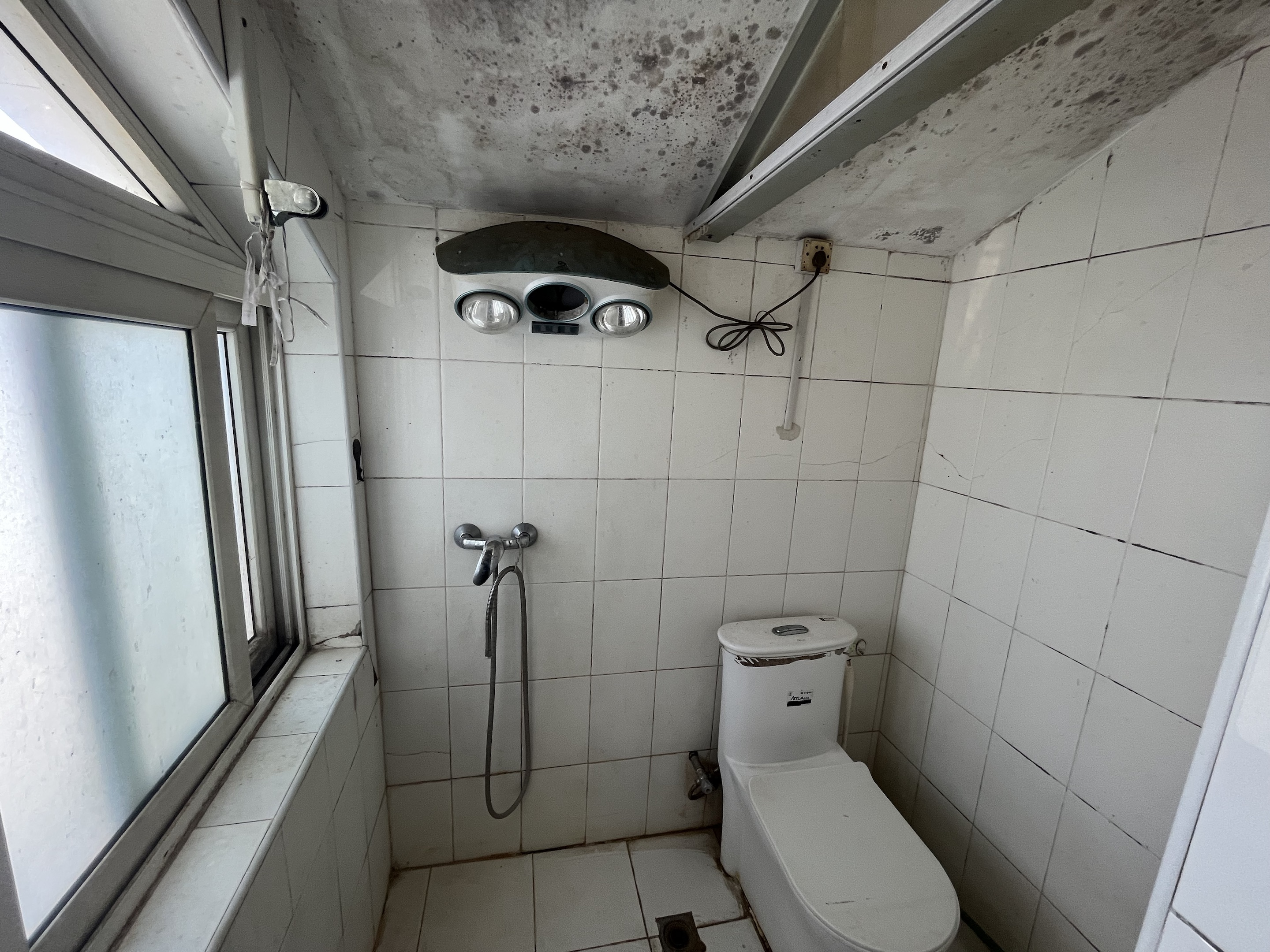 教育新村 5室2厅2卫 90m&sup2;
