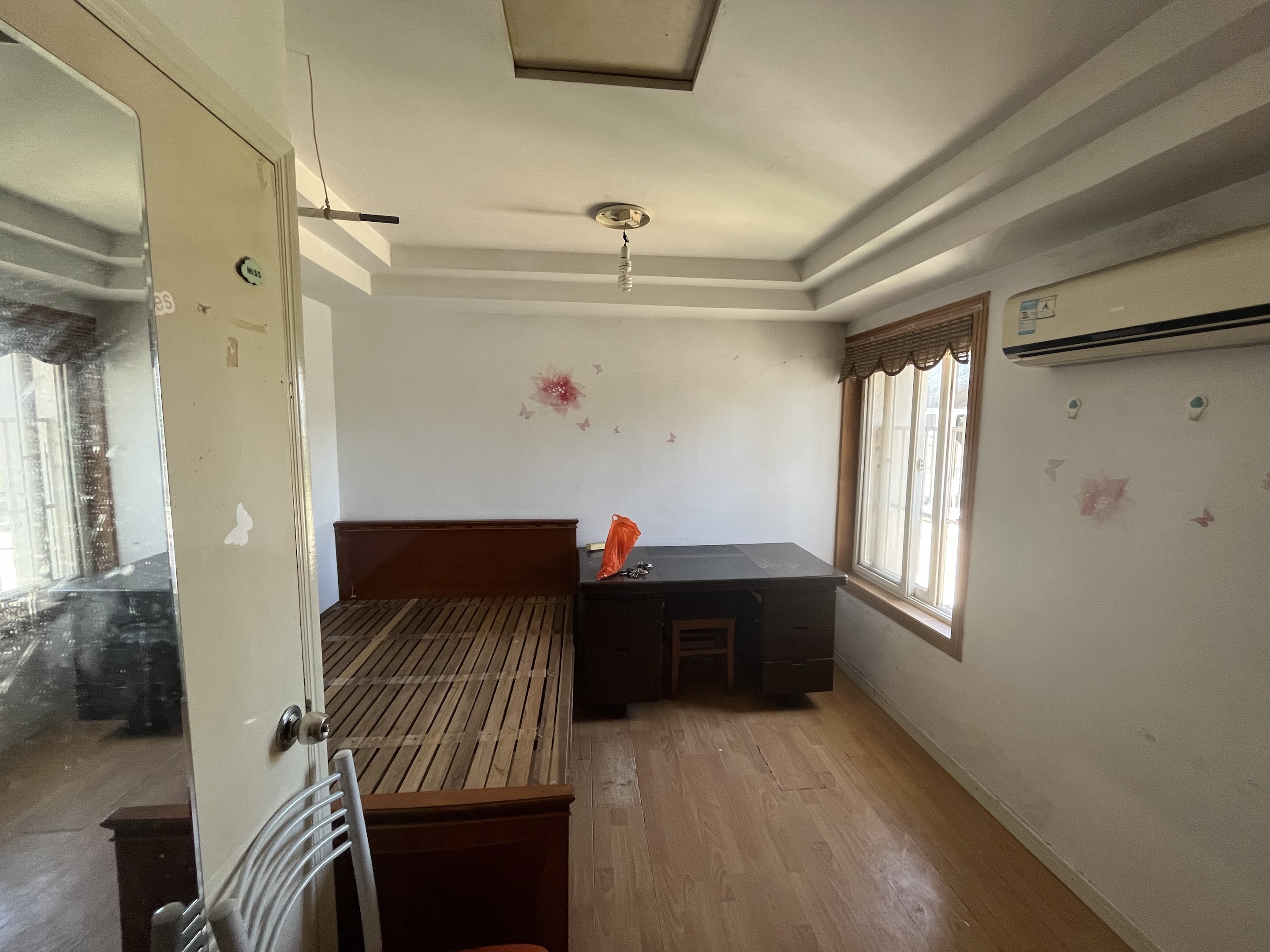 教育新村 5室2厅2卫 90m&sup2;