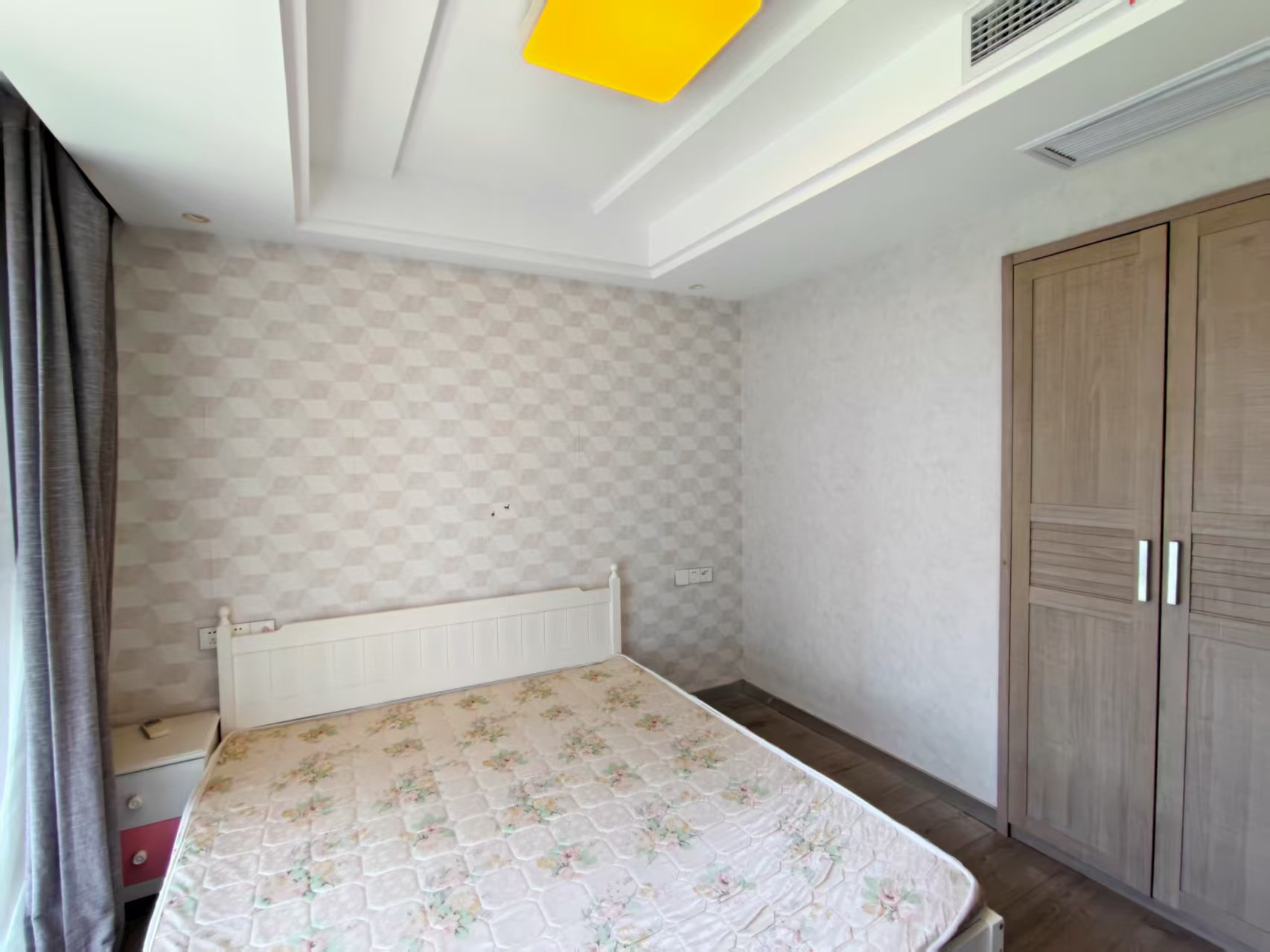 万达华府 4室2厅2卫 141m&sup2;