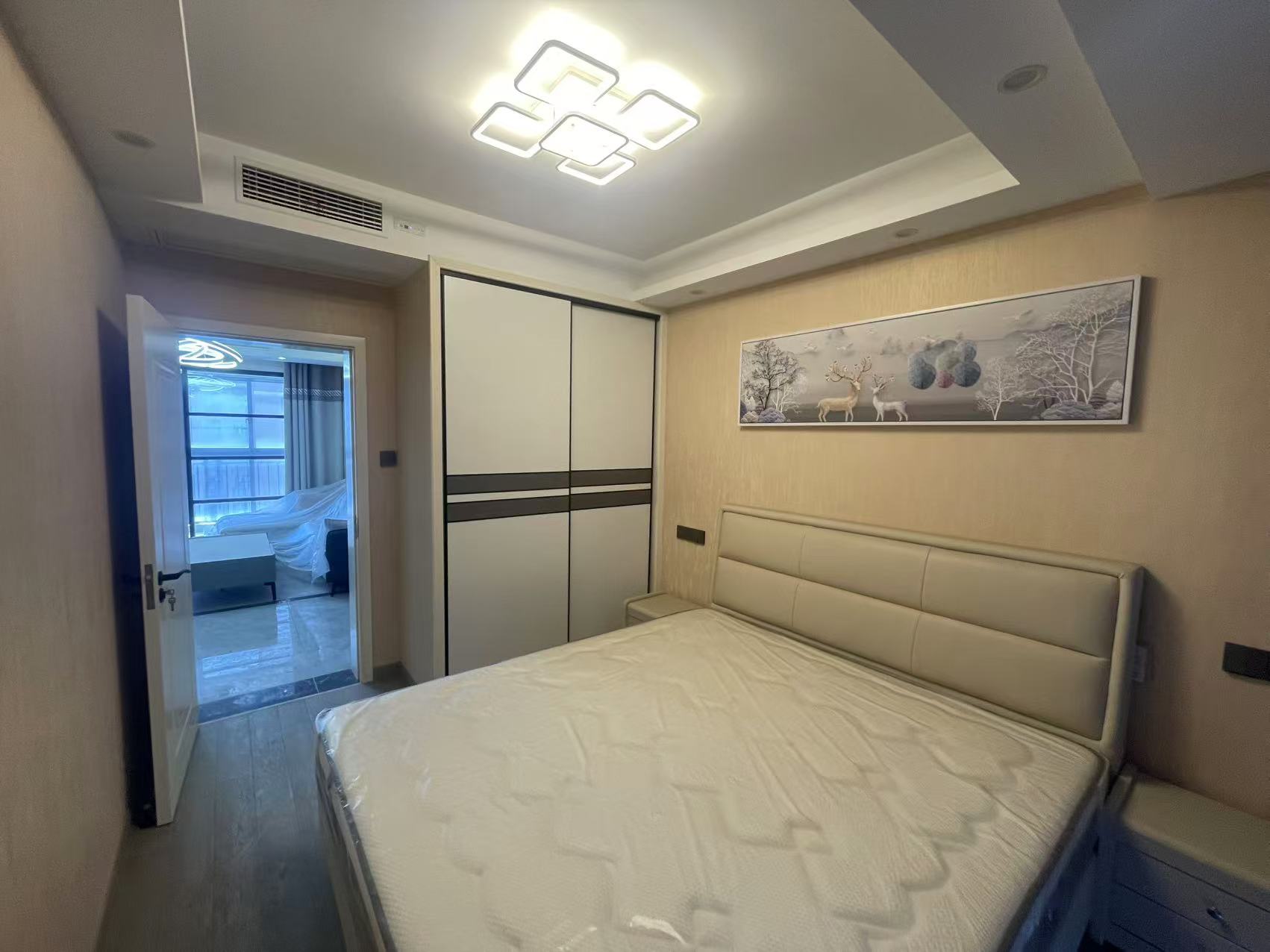 华强城一期 3室2厅2卫 115m&sup2;