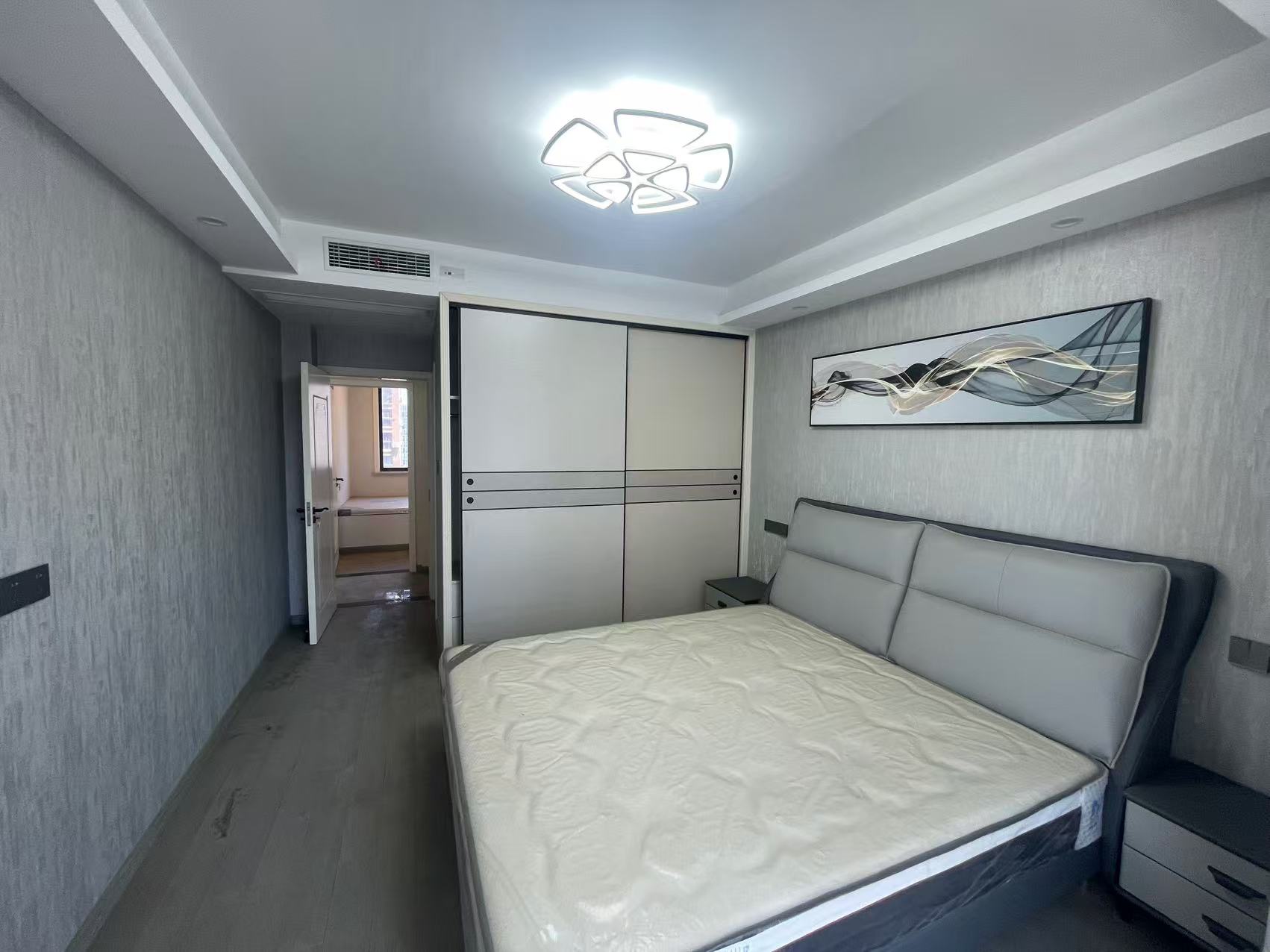 华强城一期 3室2厅2卫 115m&sup2;