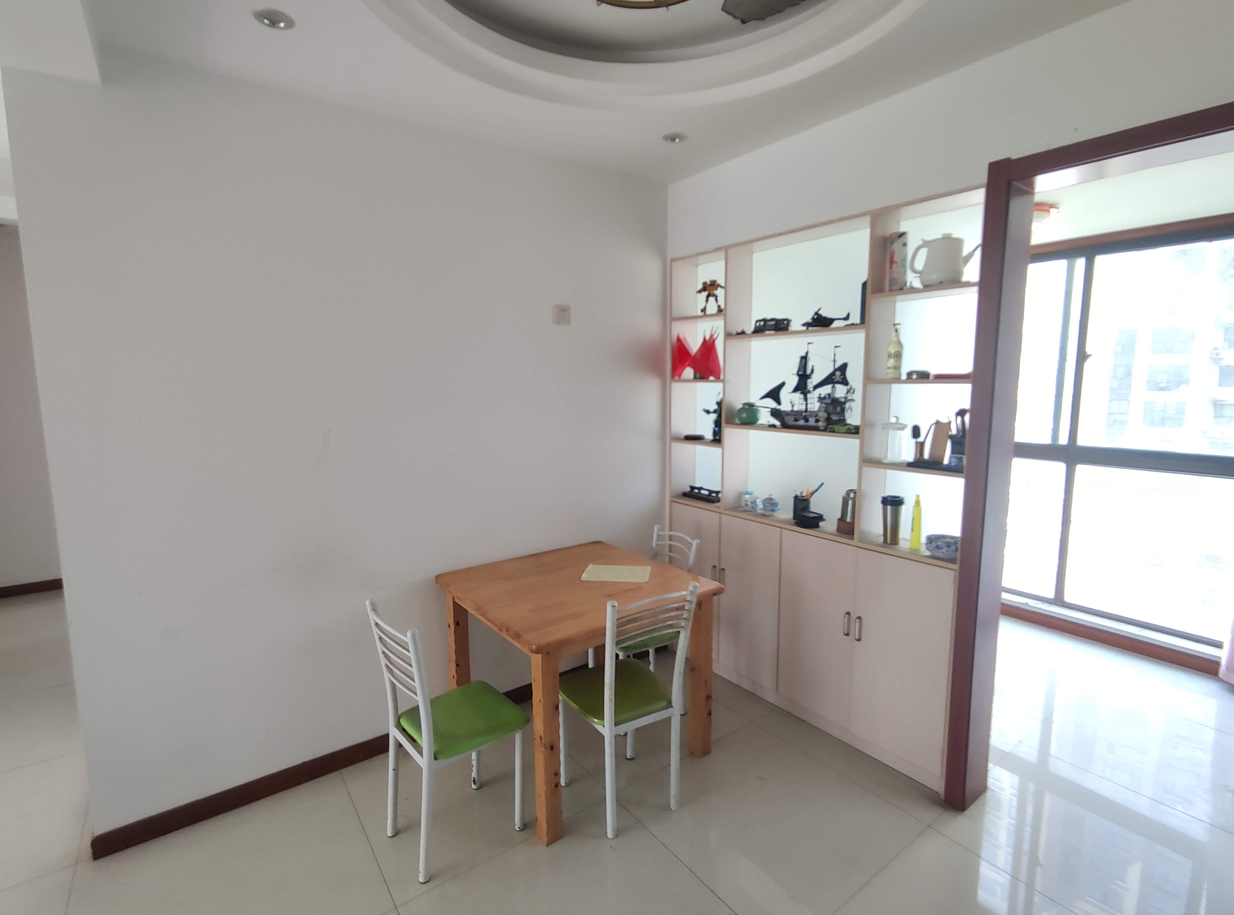 银洲&middot;皇家花园 2室2厅1卫 115m&sup2;