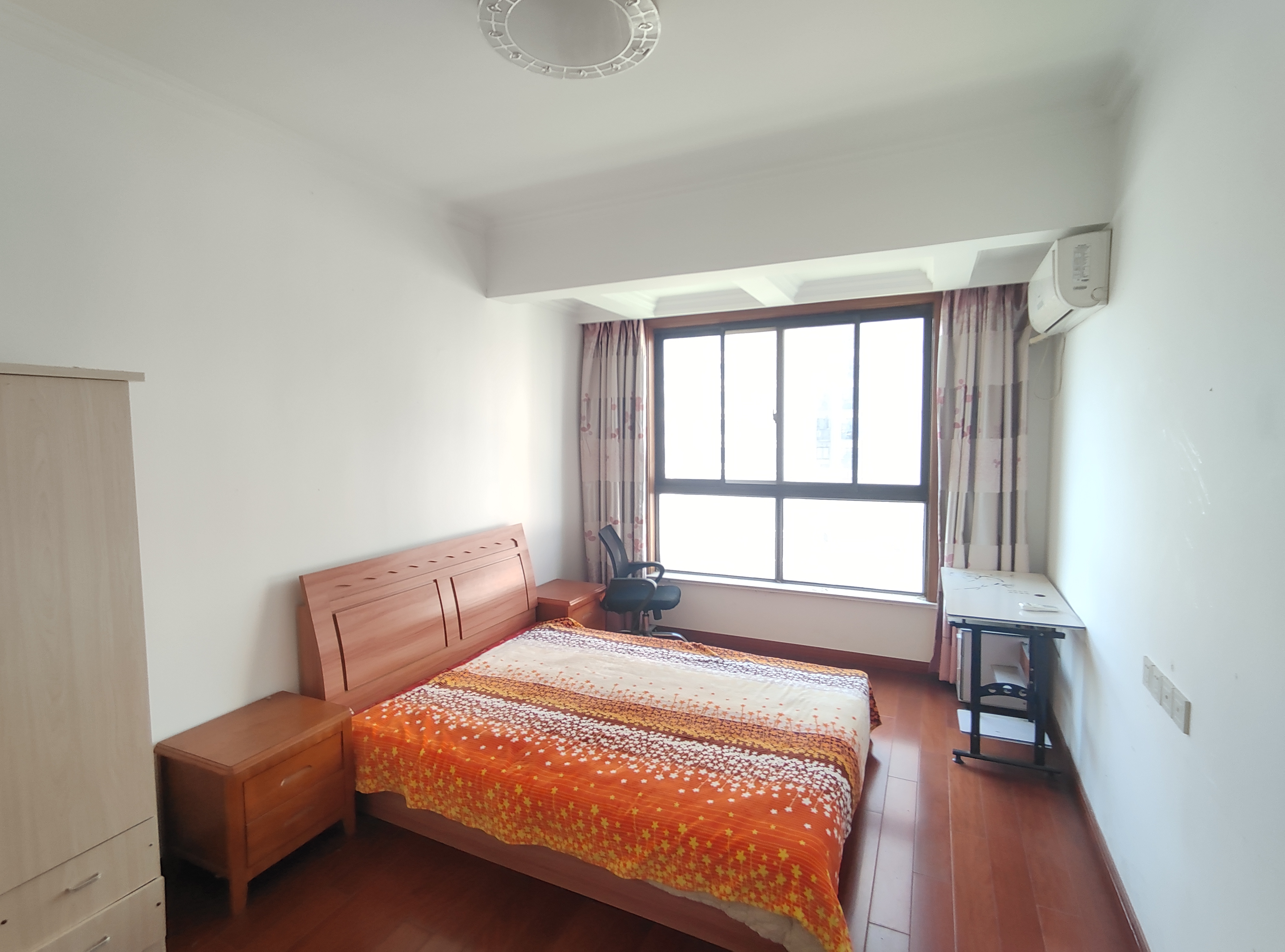 银洲&middot;皇家花园 2室2厅1卫 115m&sup2;