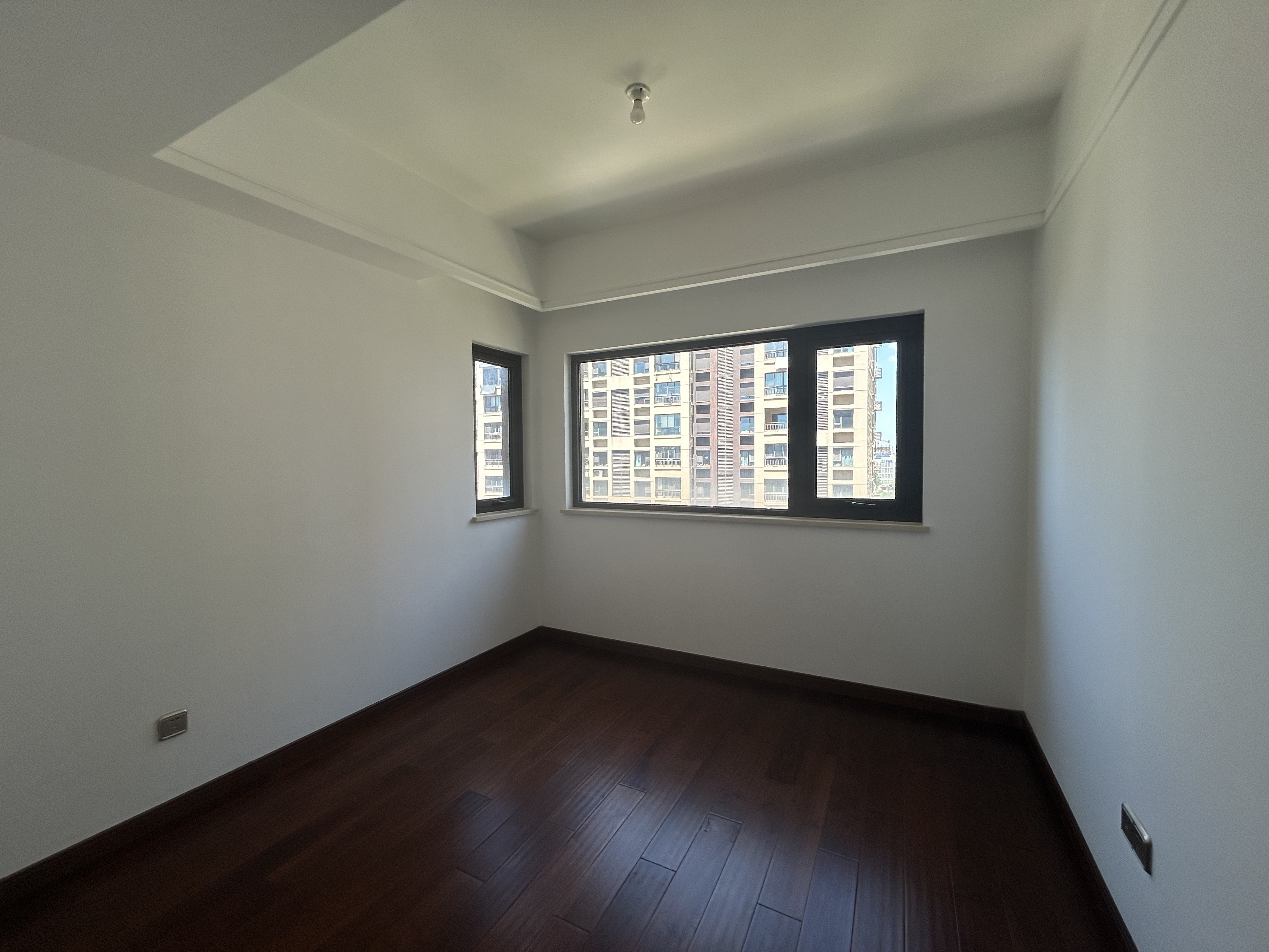 万科城市之光 4室2厅2卫 142m&sup2;