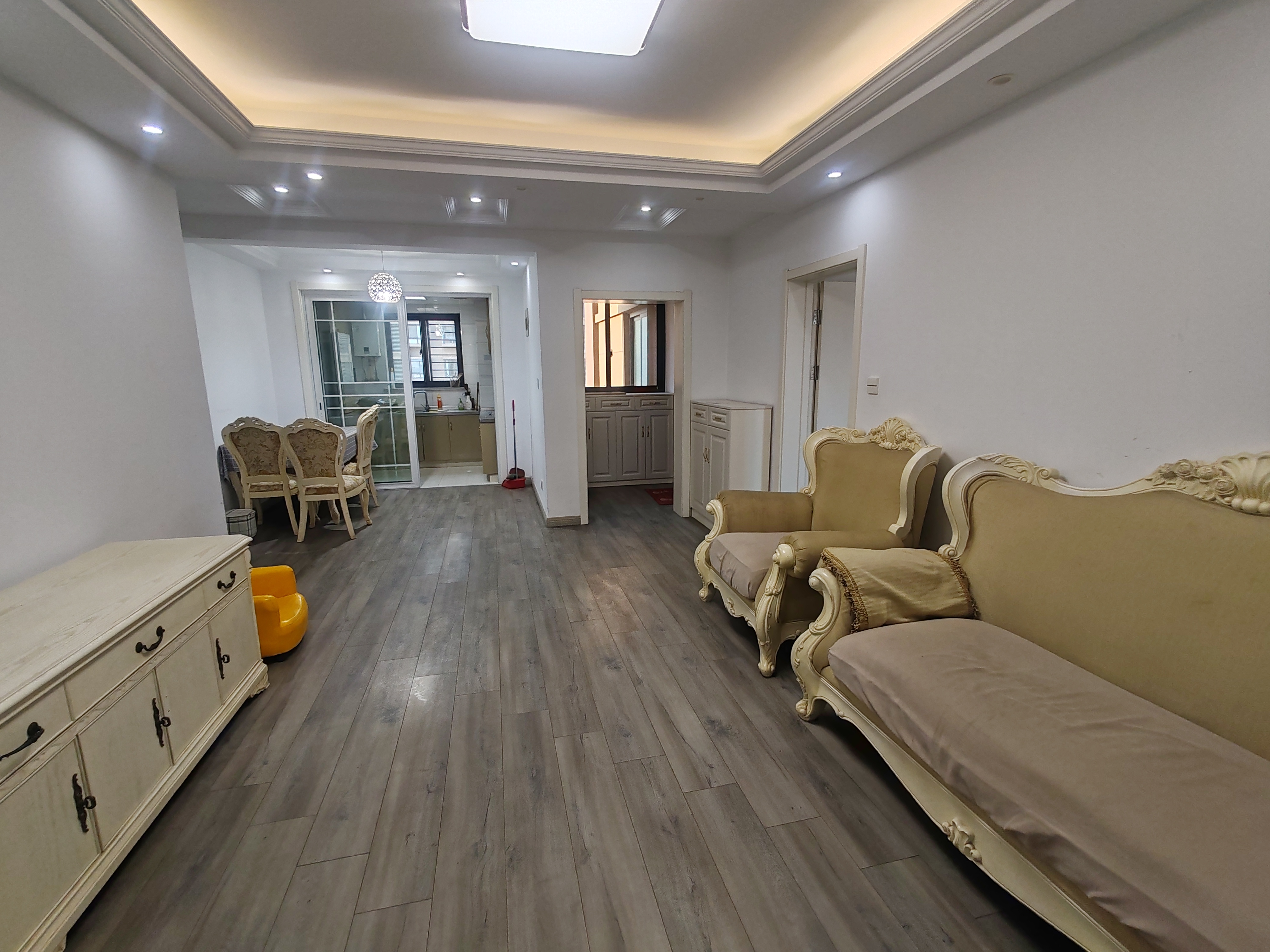 南辰濠郡 3室2厅2卫 128m&sup2;