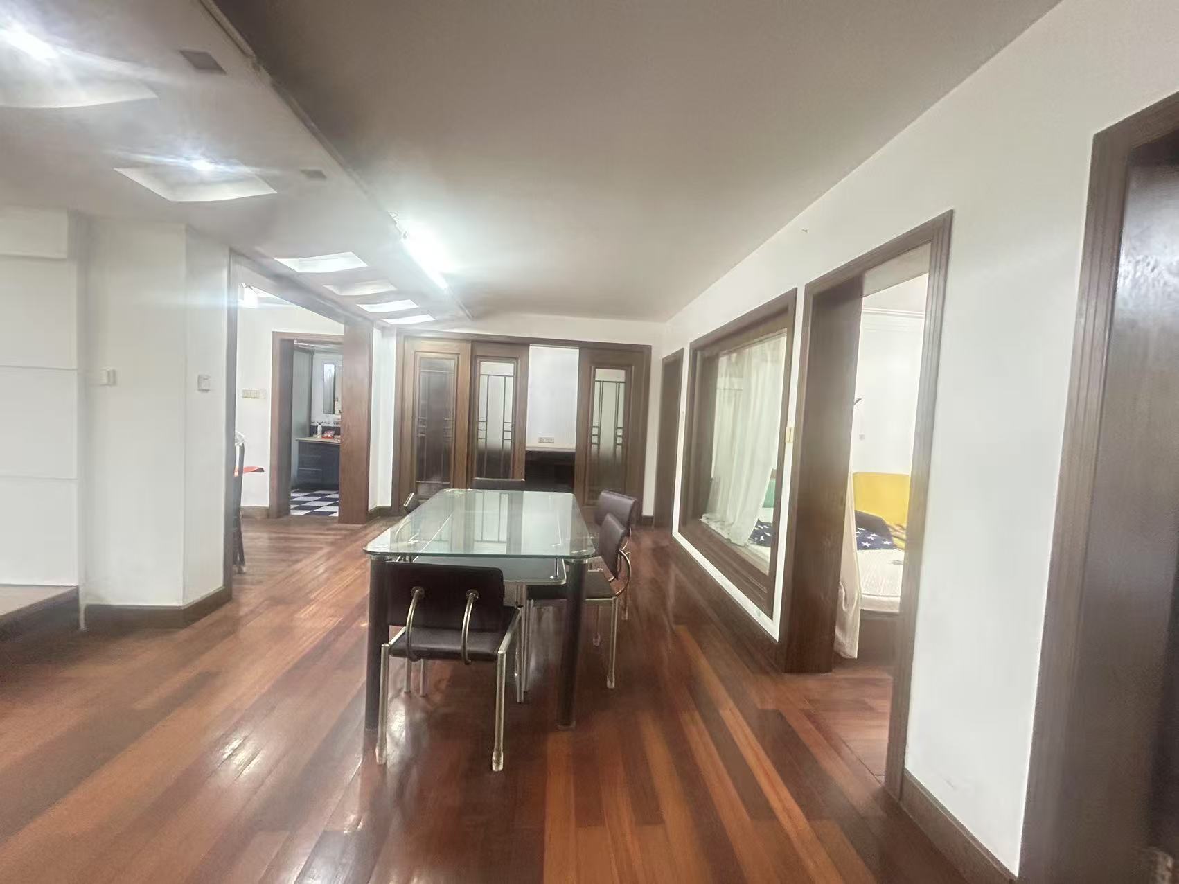 阳光花园 3室2厅1卫 139.96m&sup2;