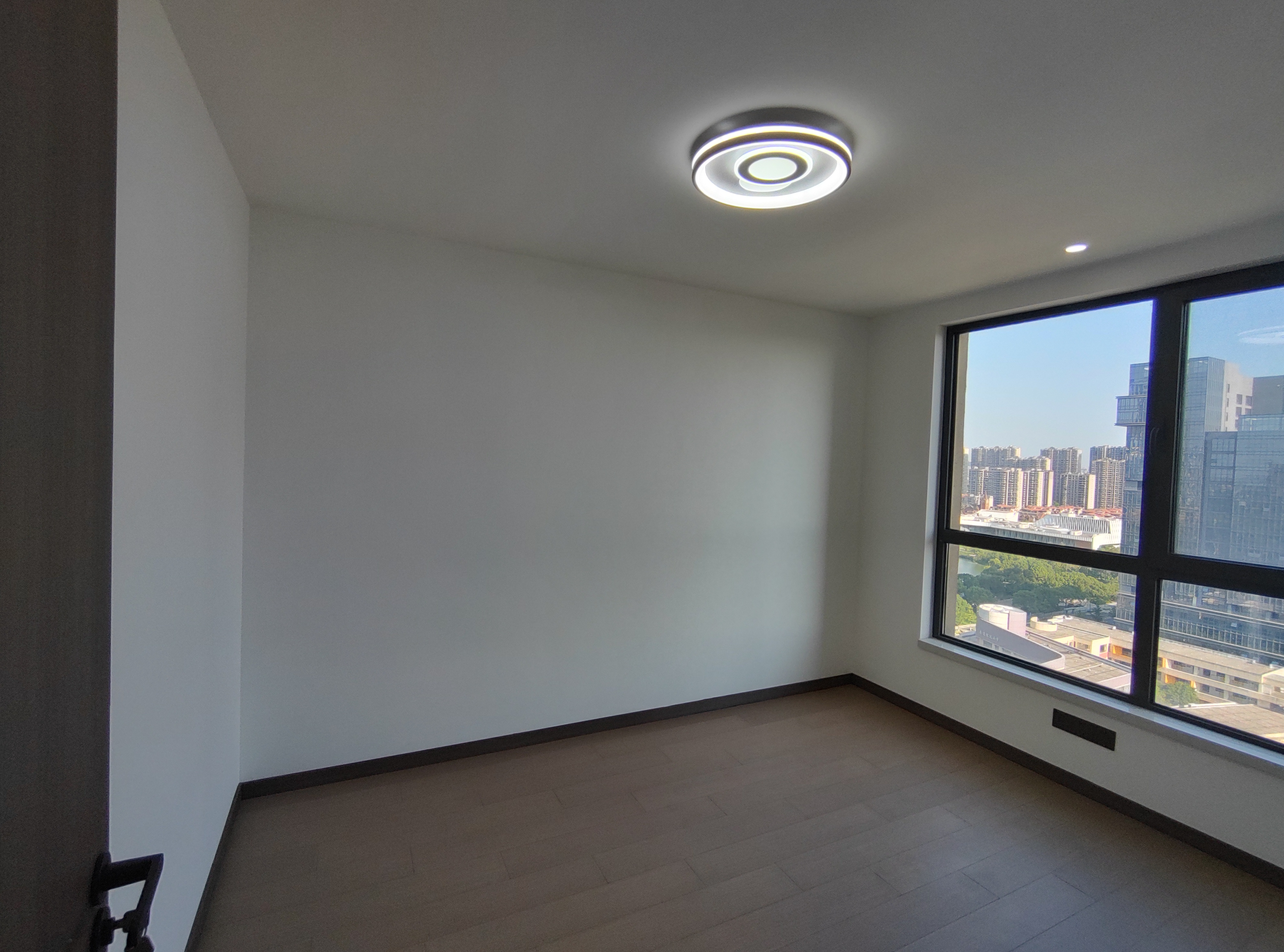 翠园 4室2厅2卫 145.00m&sup2;