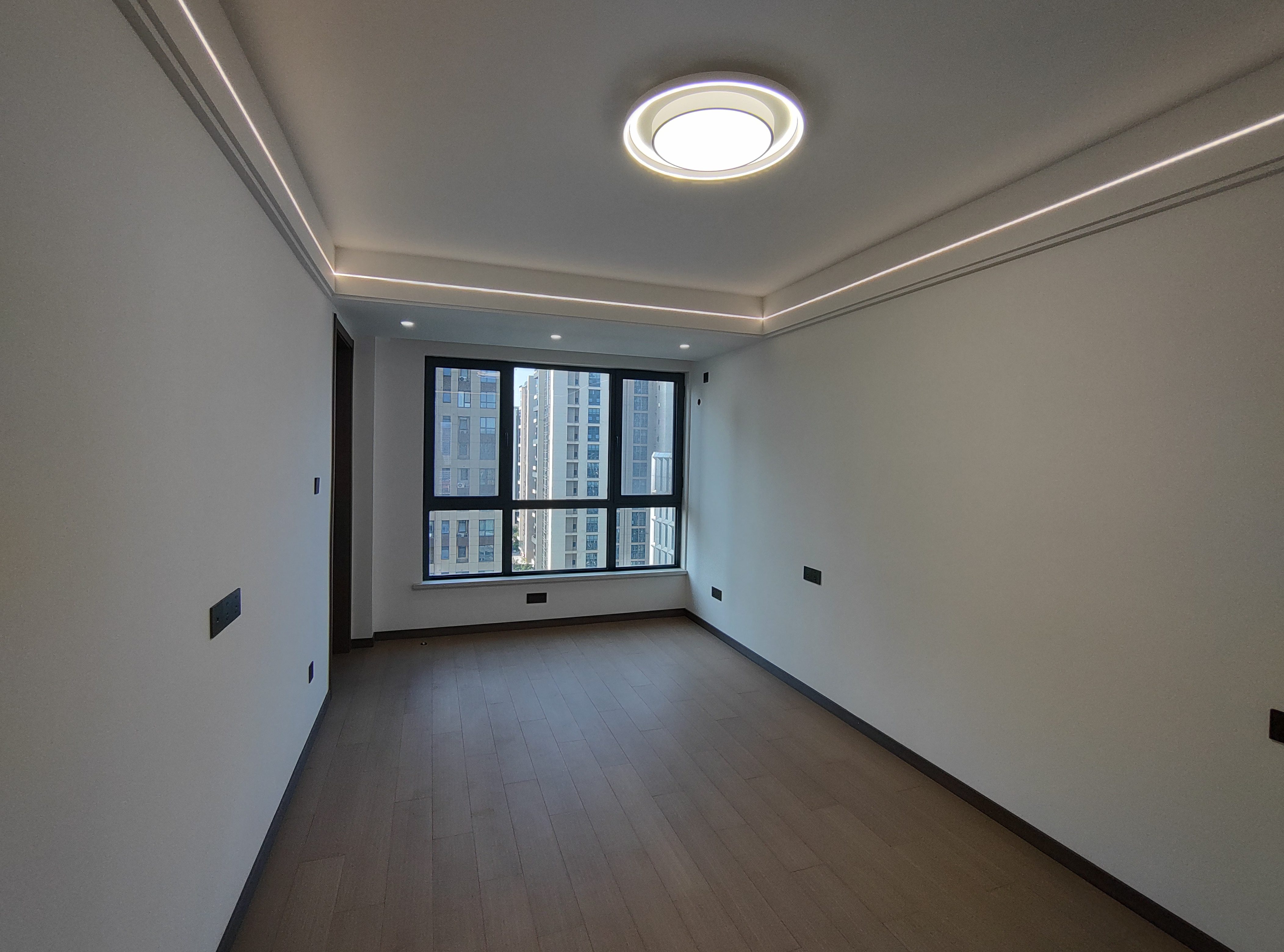 翠园 4室2厅2卫 145.00m&sup2;