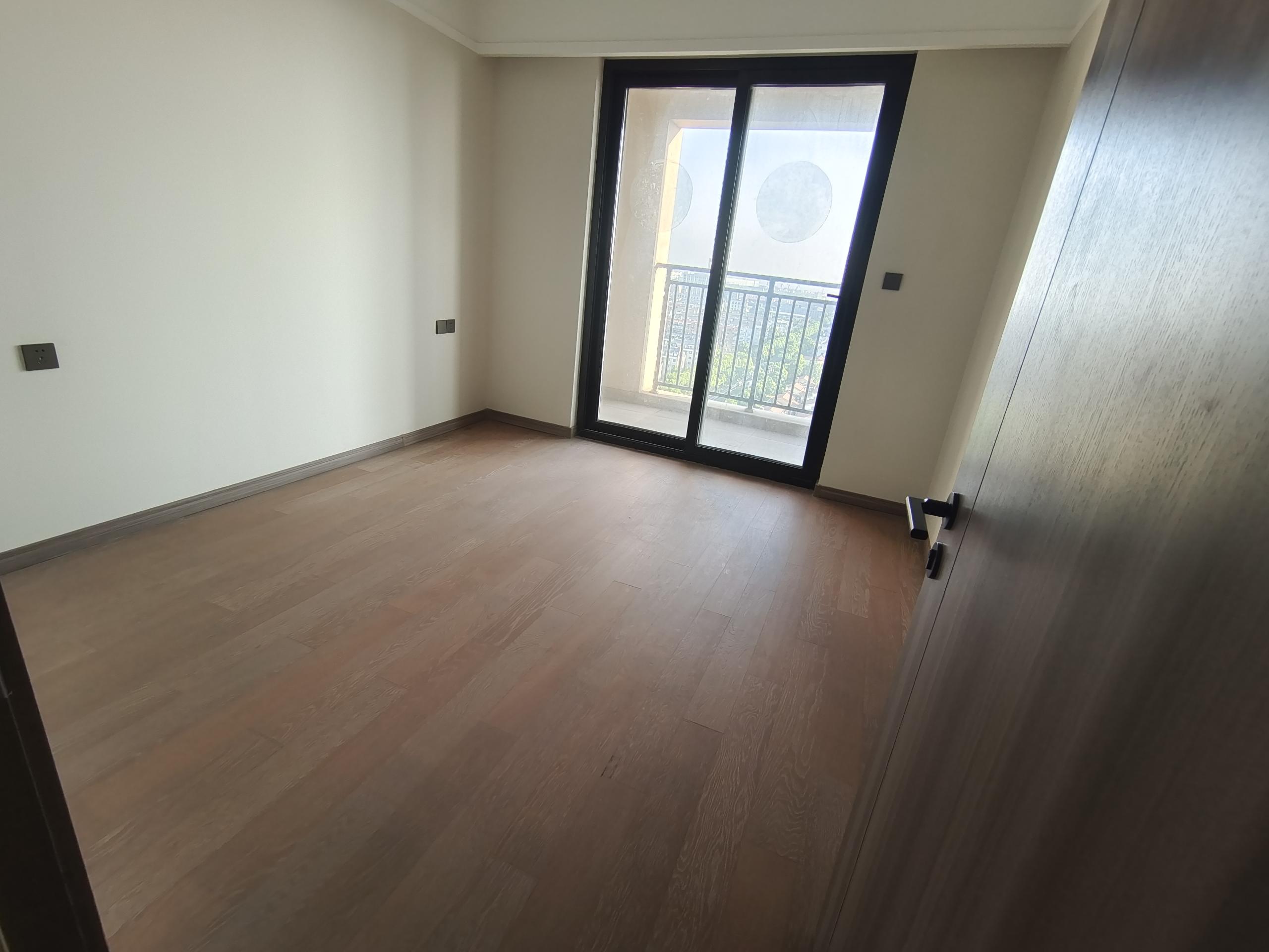 万科有湖（翡翠心湖） 3室2厅2卫 127m&sup2;