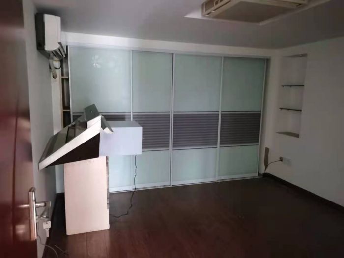 鸿运大厦 2室1厅1卫 65m&sup2;