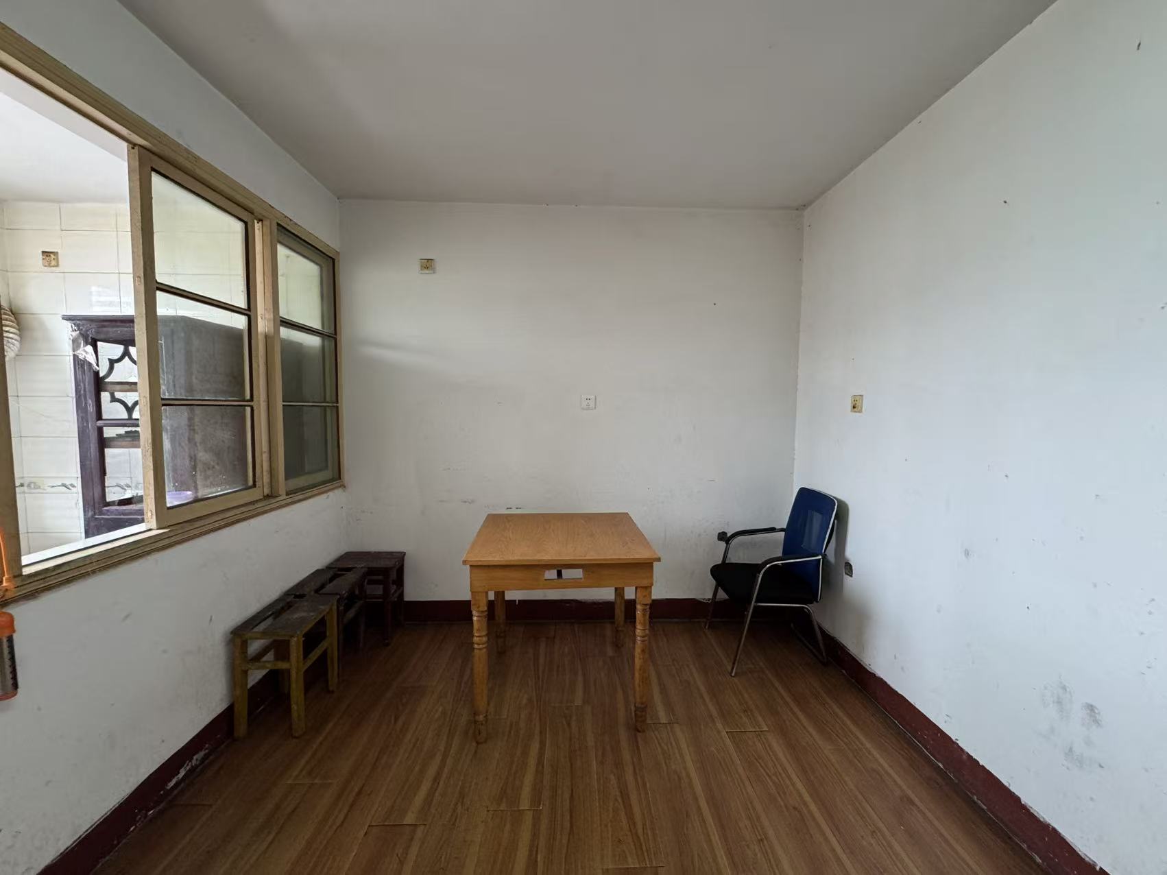 曙光社区 2室1厅1卫 80m&sup2;