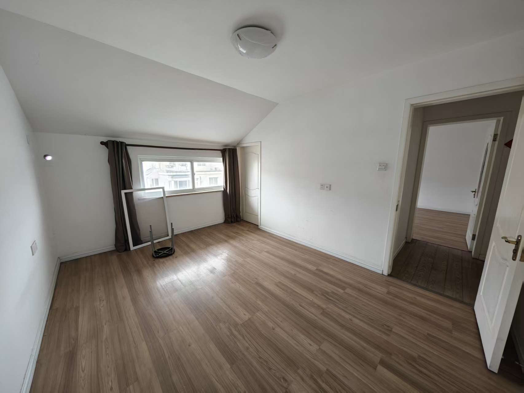 怡安花苑南区 6室2厅2卫 235.00m&sup2;