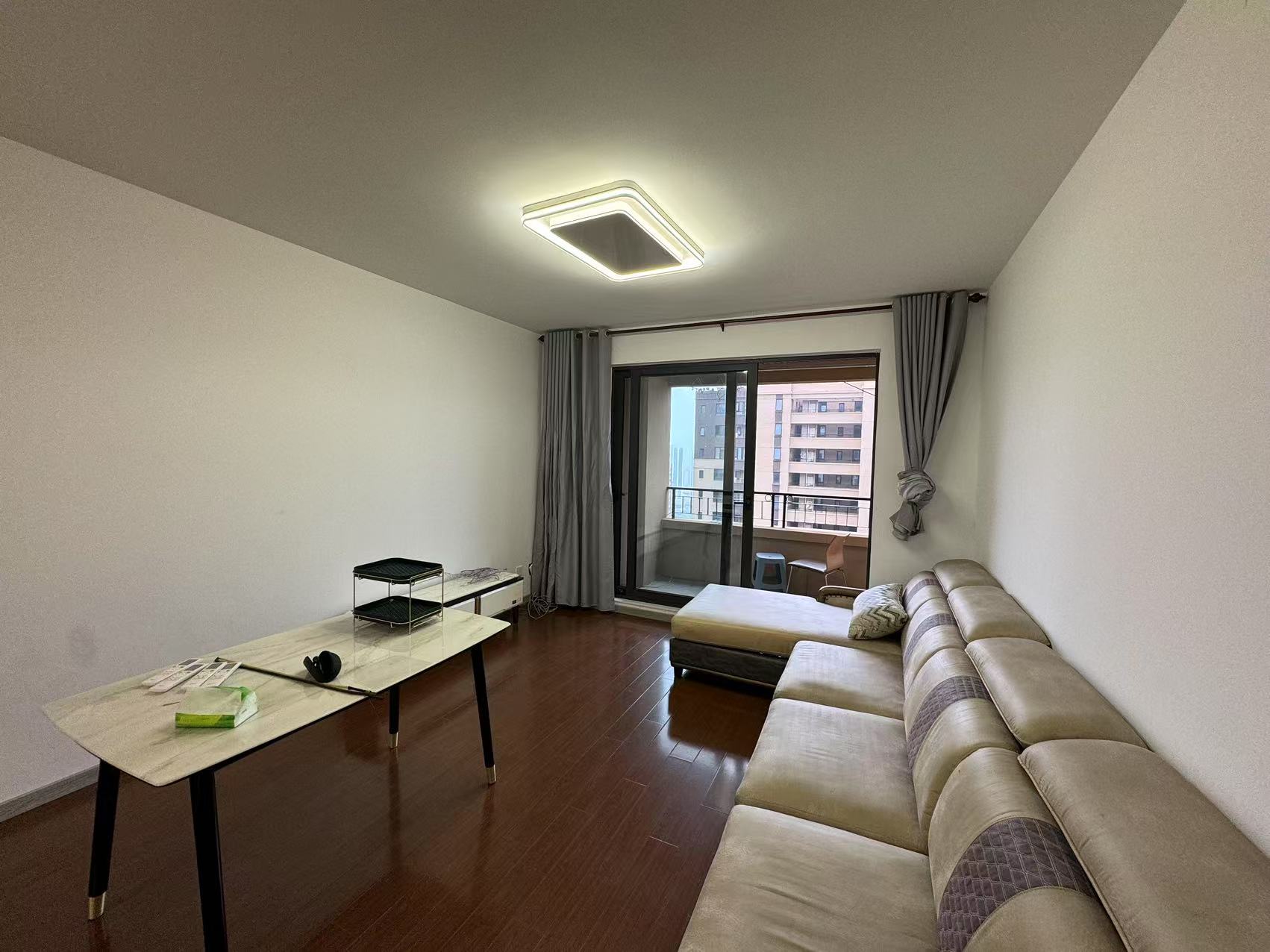 保利香槟国际 4室2厅2卫 142m&sup2;