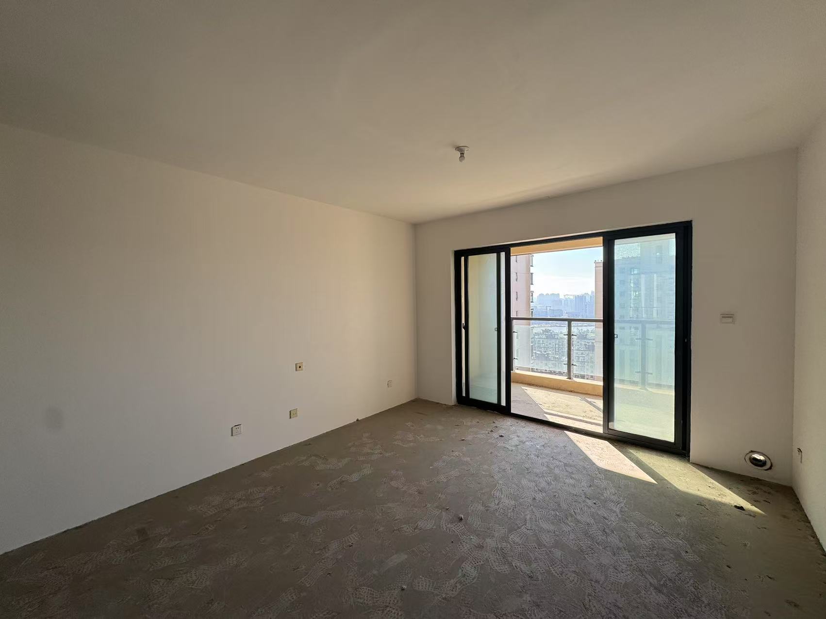 万达华府 4室2厅2卫 142m&sup2;