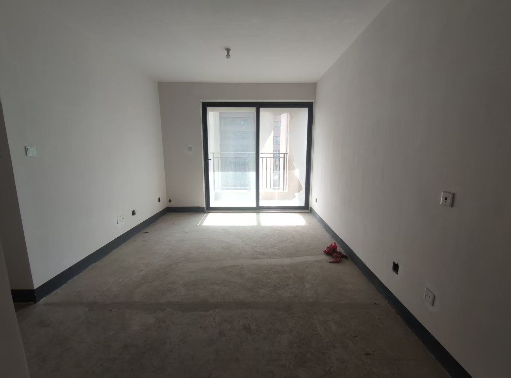 绿地新里城 3室2厅1卫 91.5m&sup2;