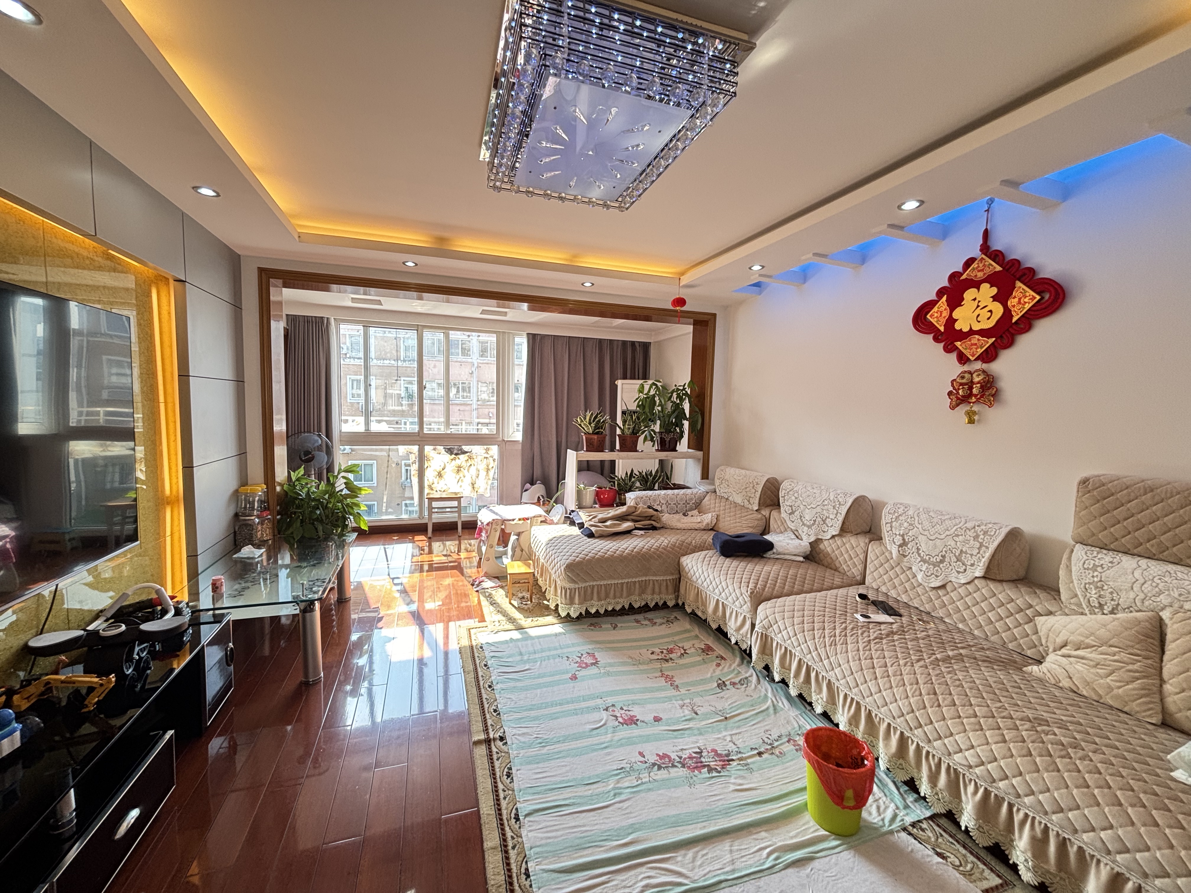 东昇花园 3室2厅2卫 135m&sup2;