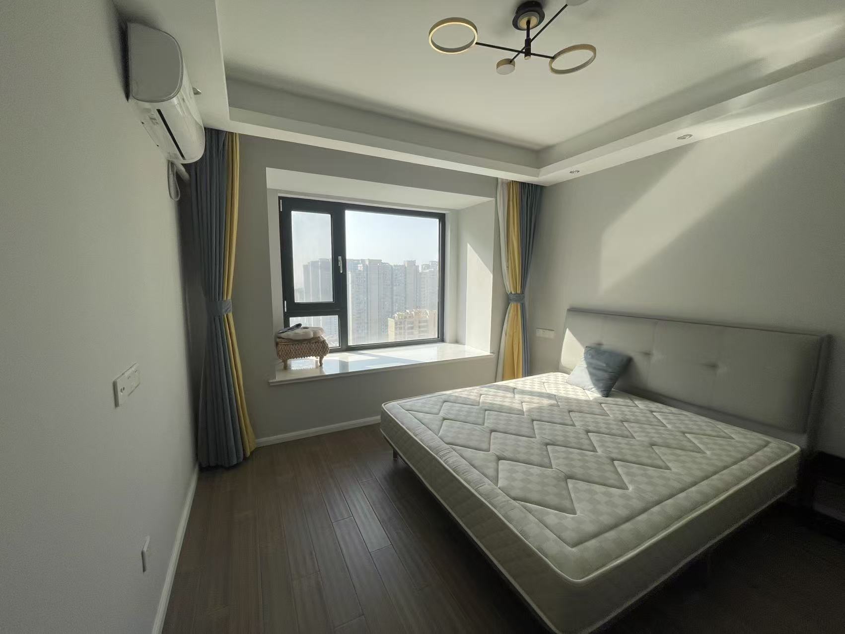 世茂九龙庭 3室2厅2卫 124.67m&sup2;