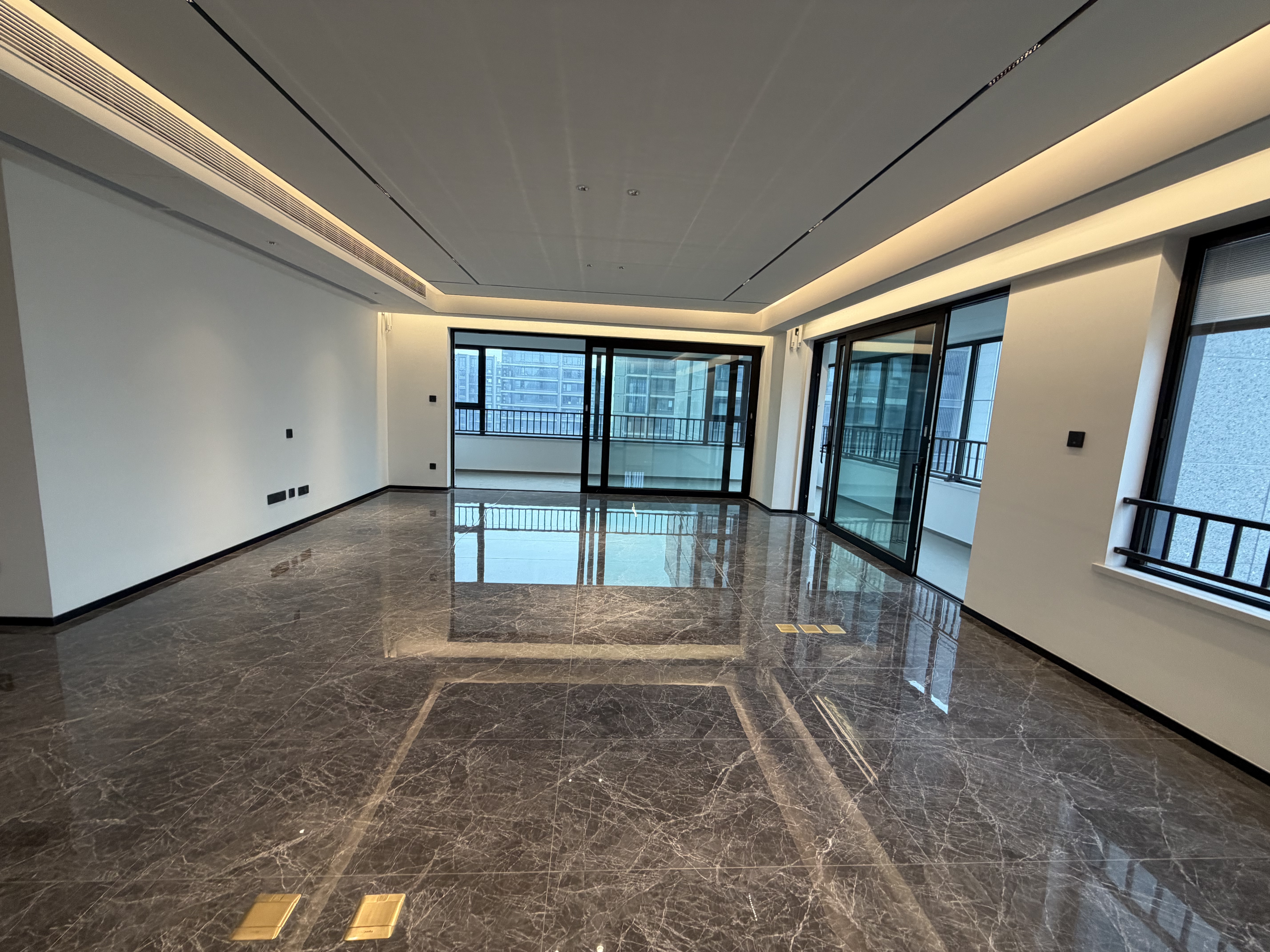 滨江玺 5室2厅4卫 230m&sup2;
