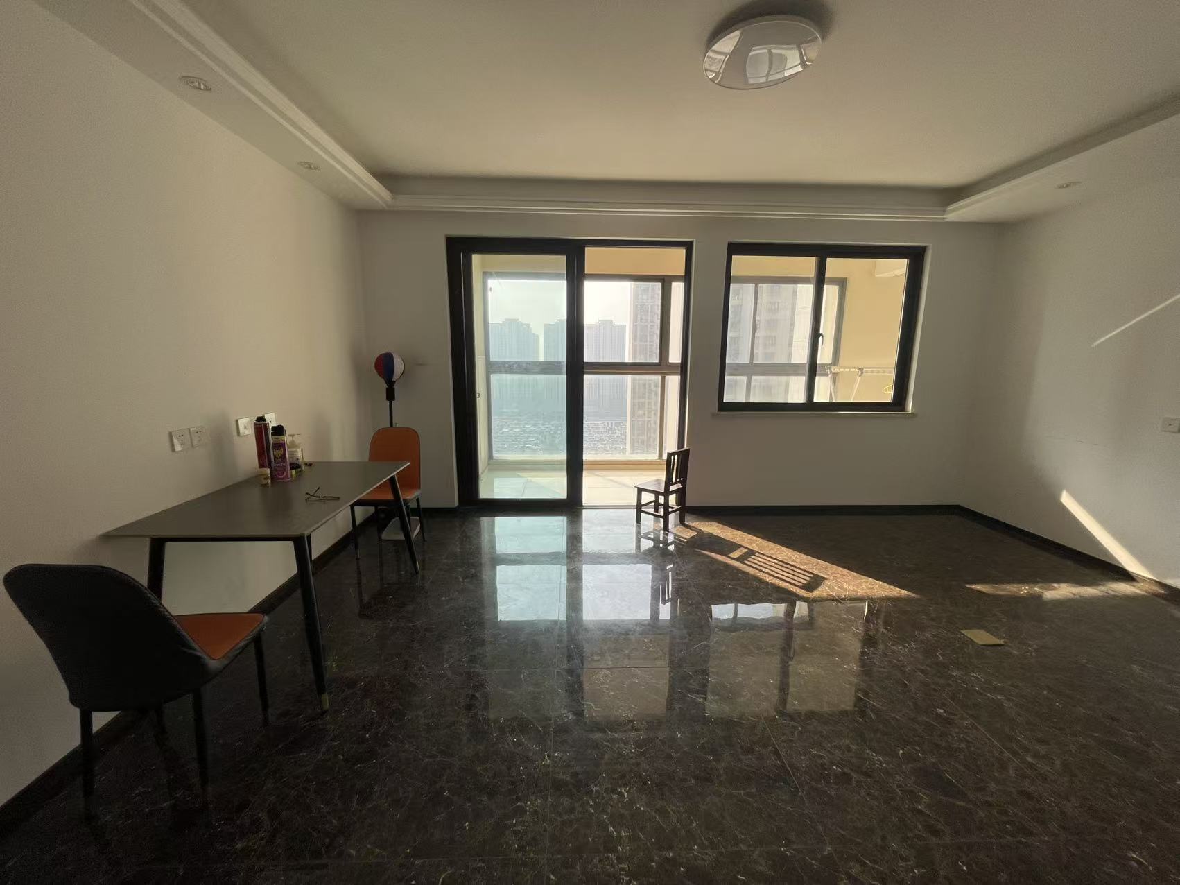 云樾东方 3室2厅2卫 130m&sup2;